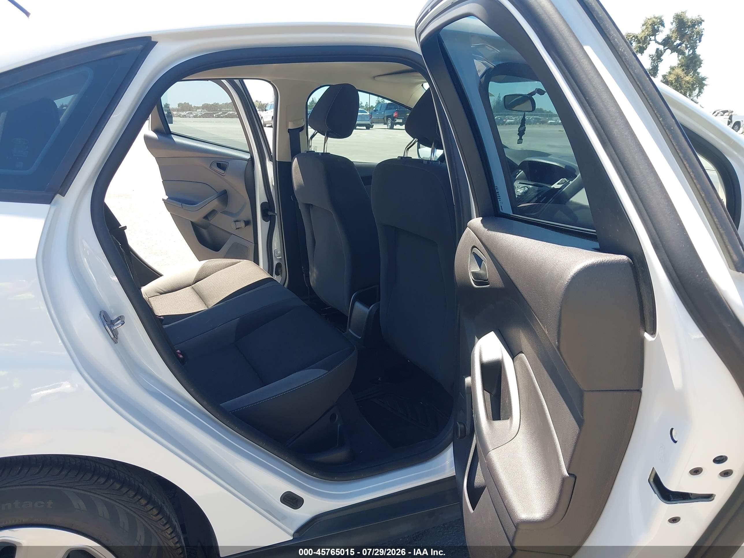 2013 Ford Focus S White vin: 1FADP3E29DL165015