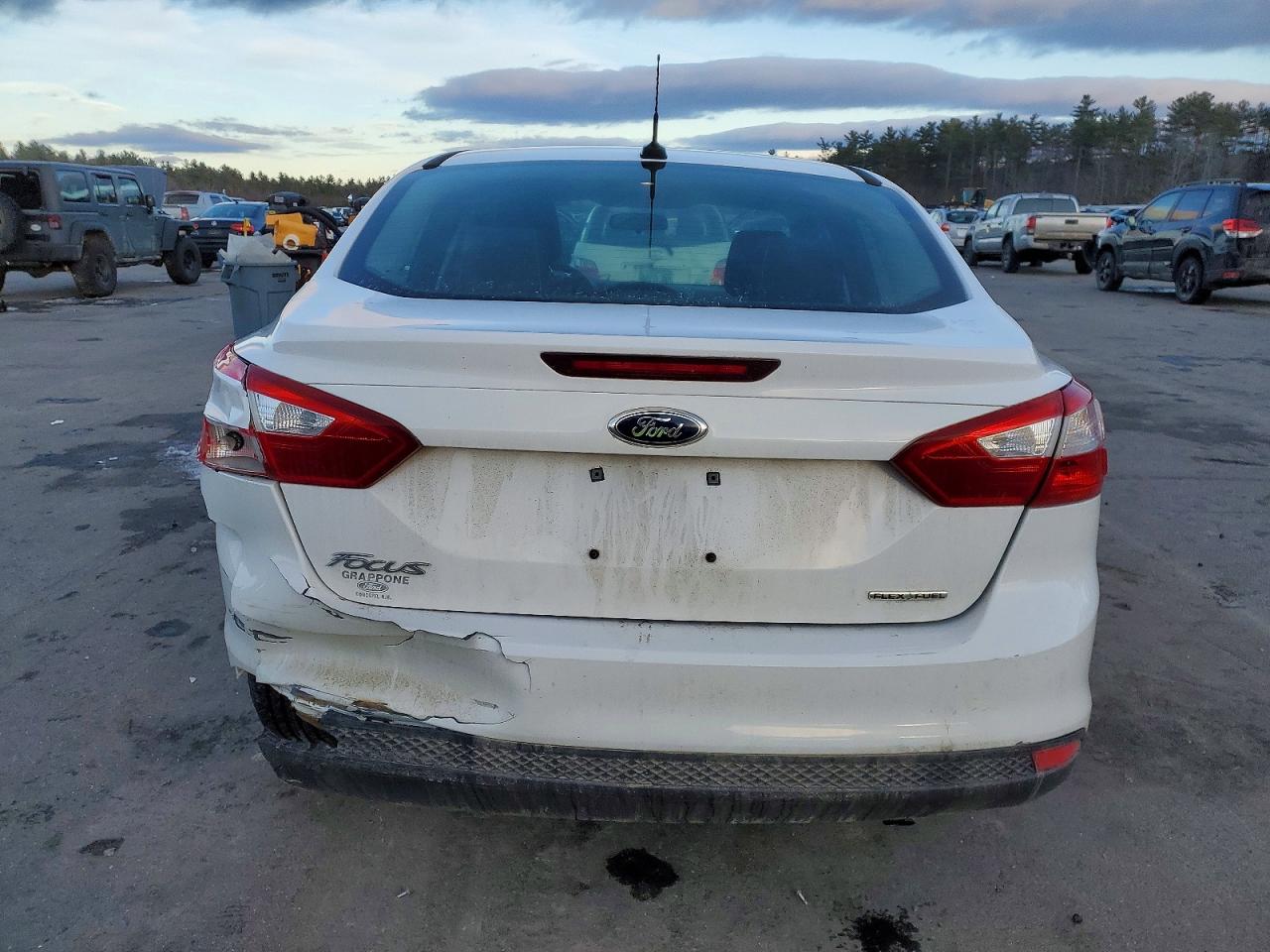 2014 Ford Focus S White vin: 1FADP3E29EL133439