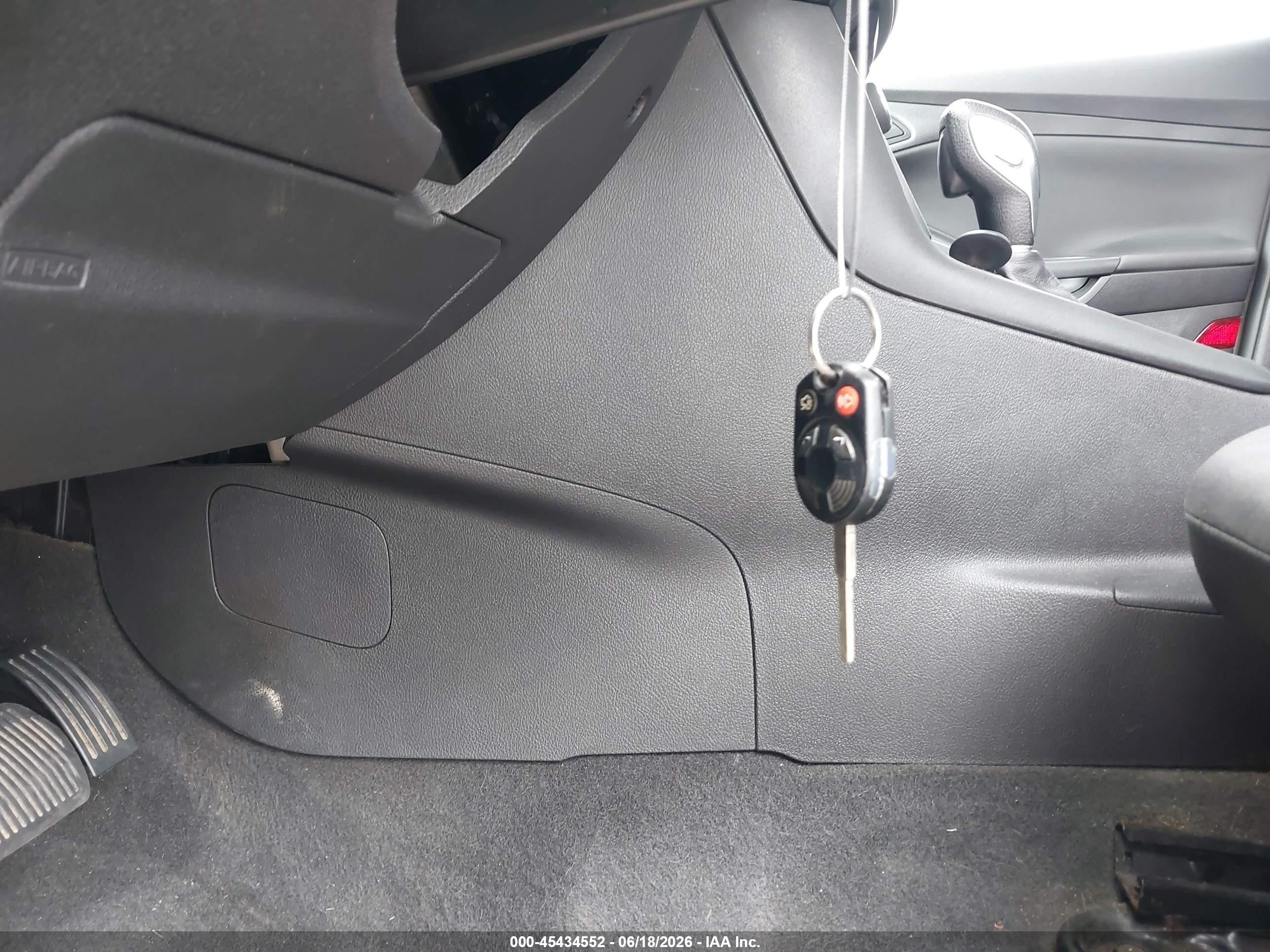 2015 Ford Focus S Серебряный vin: 1FADP3E29FL219707