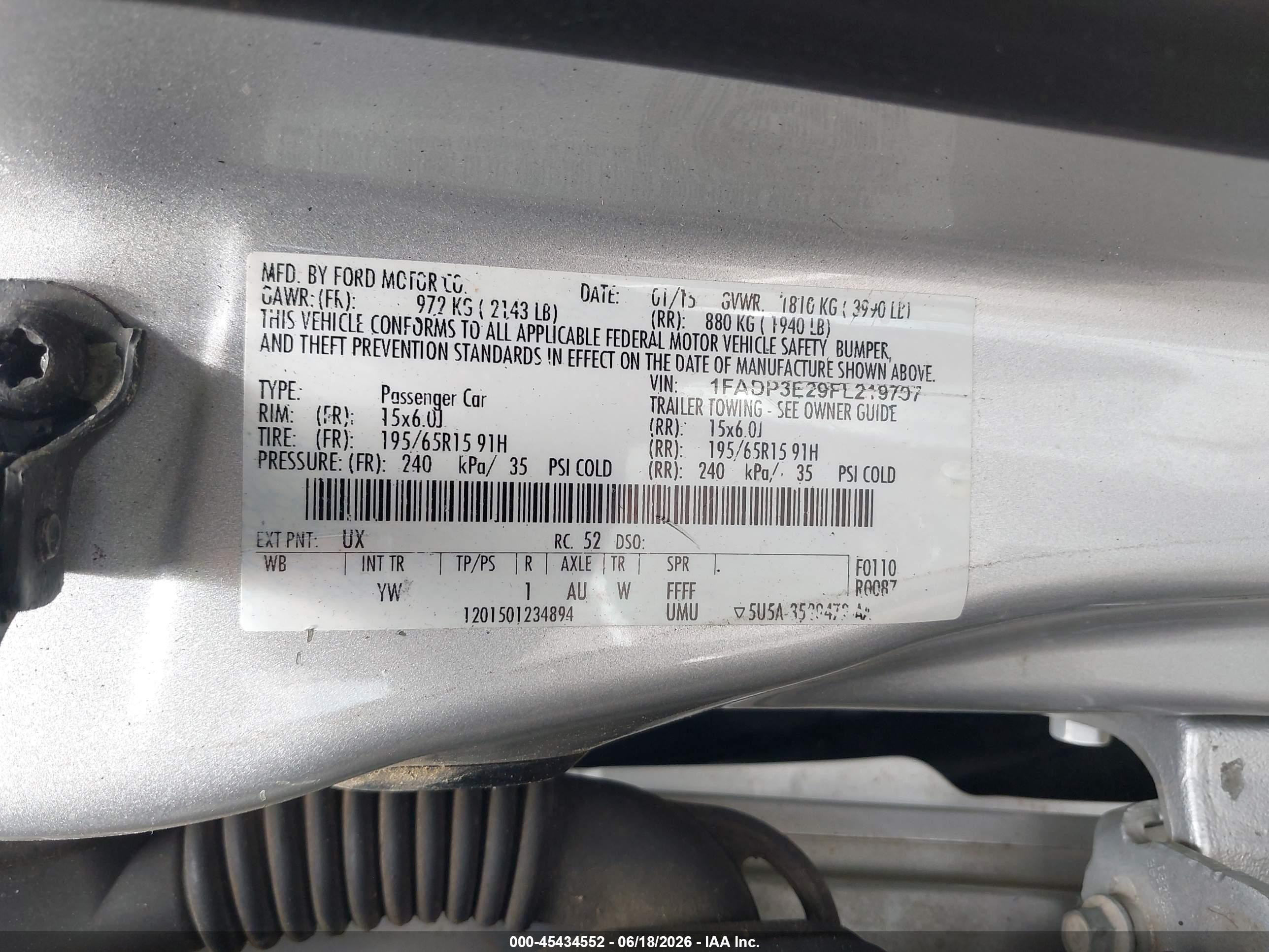 2015 Ford Focus S Серебряный vin: 1FADP3E29FL219707