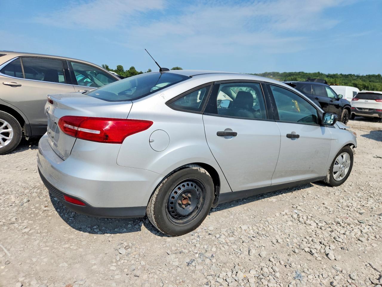 2015 Ford Focus S Silver vin: 1FADP3E29FL299932