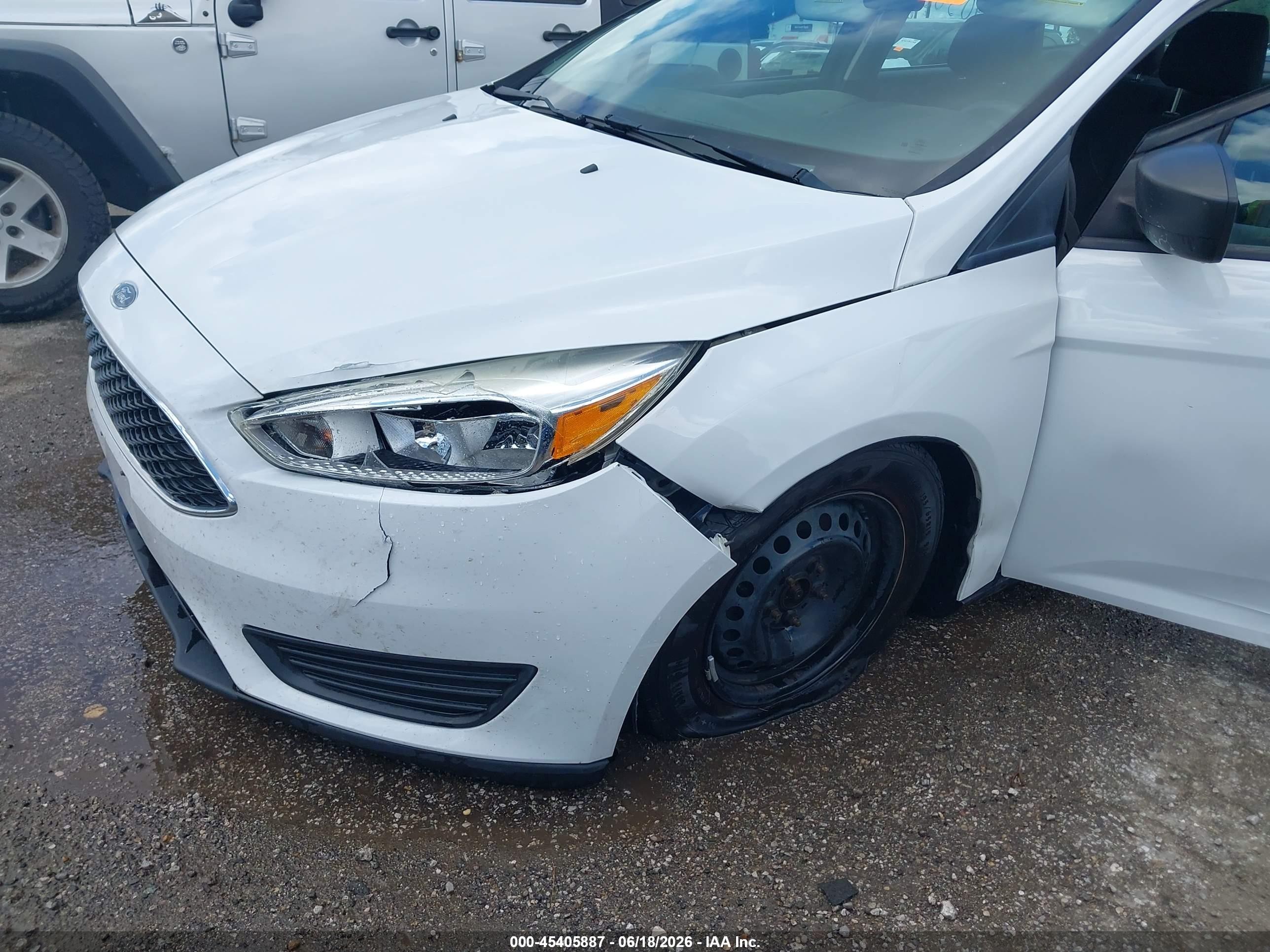 2015 Ford Focus S White vin: 1FADP3E29FL323095
