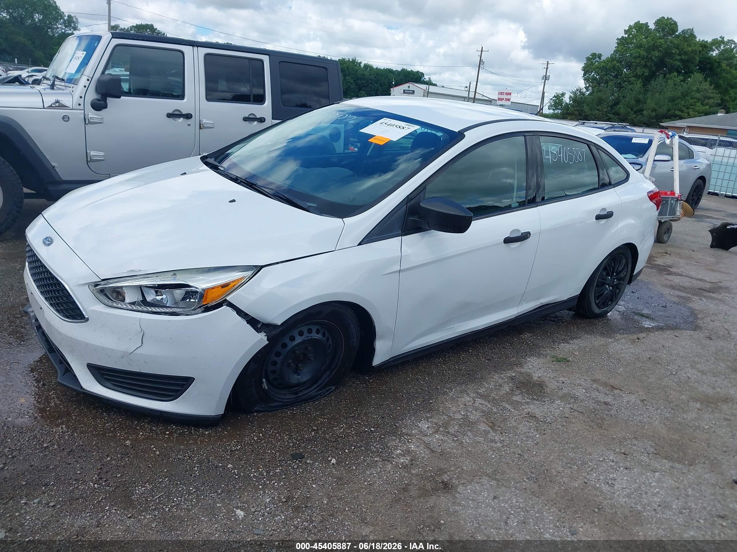 2015 Ford Focus S White vin: 1FADP3E29FL323095