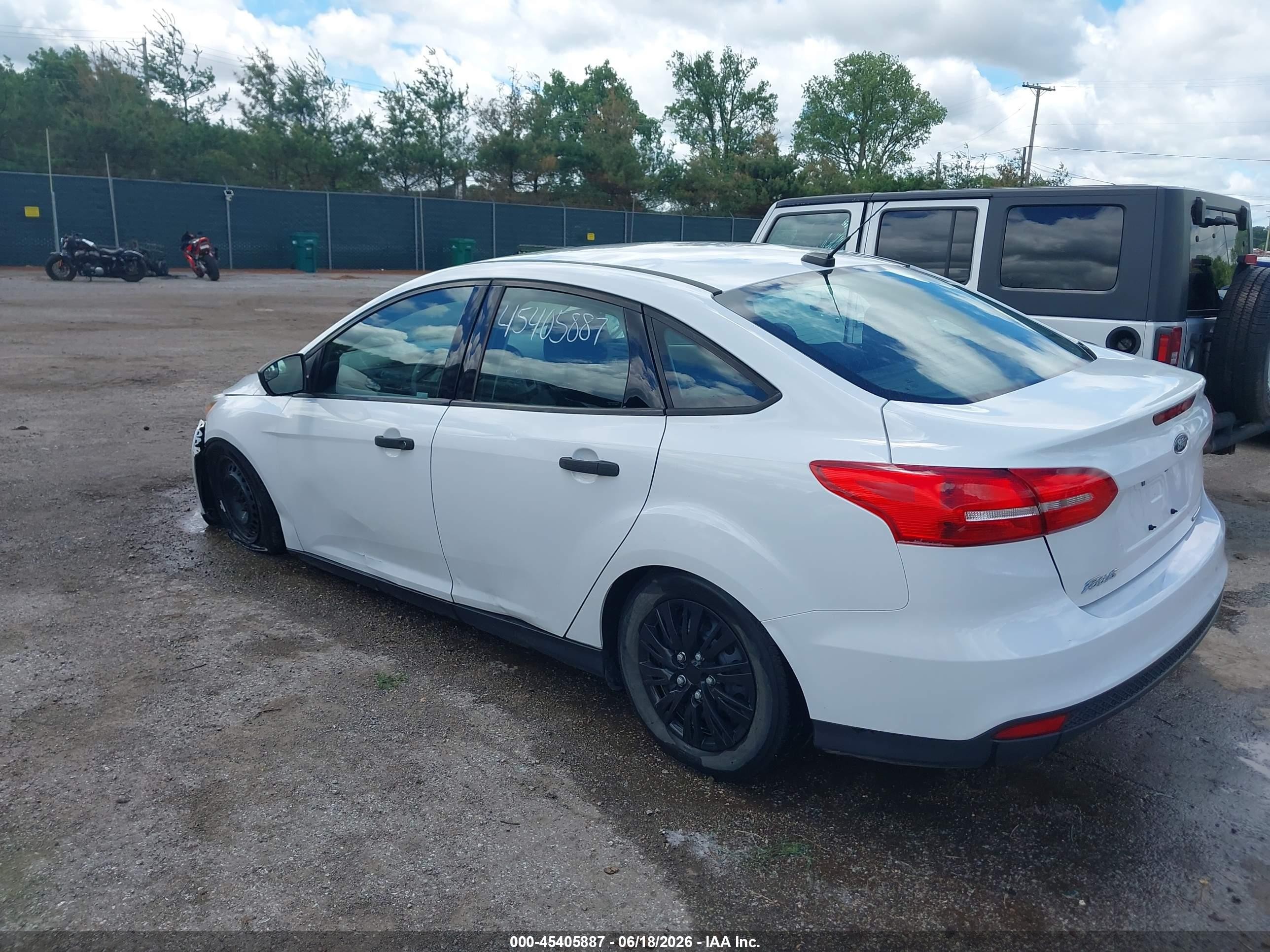 2015 Ford Focus S White vin: 1FADP3E29FL323095