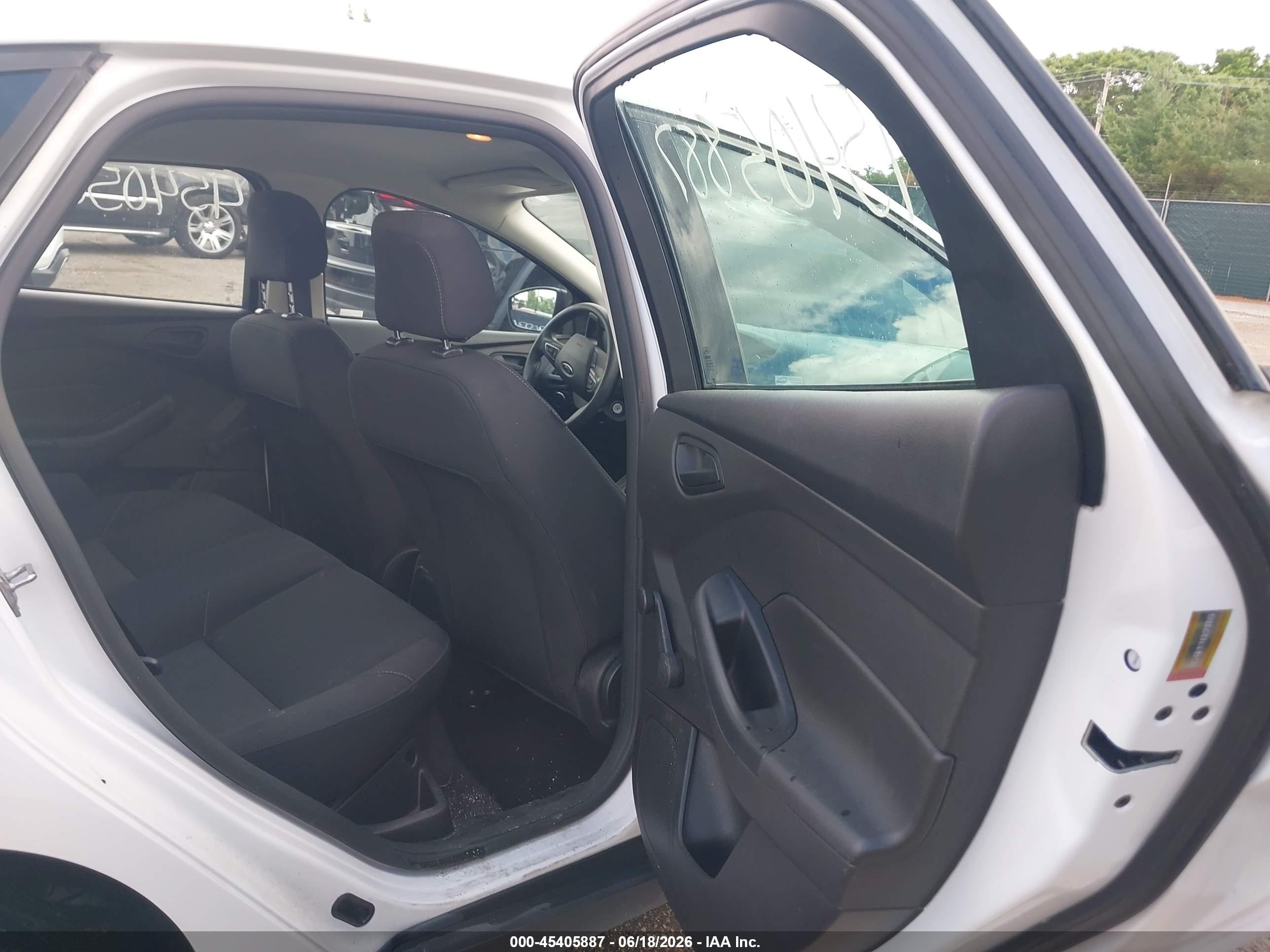 2015 Ford Focus S White vin: 1FADP3E29FL323095