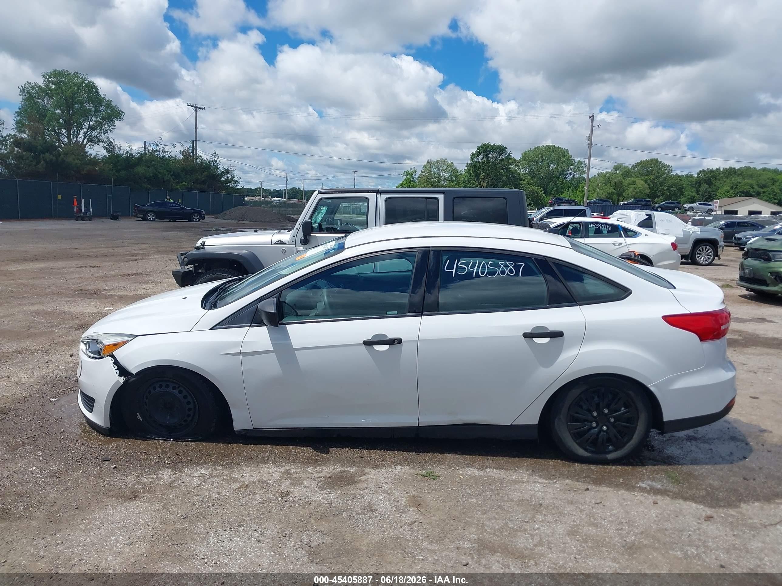 2015 Ford Focus S White vin: 1FADP3E29FL323095