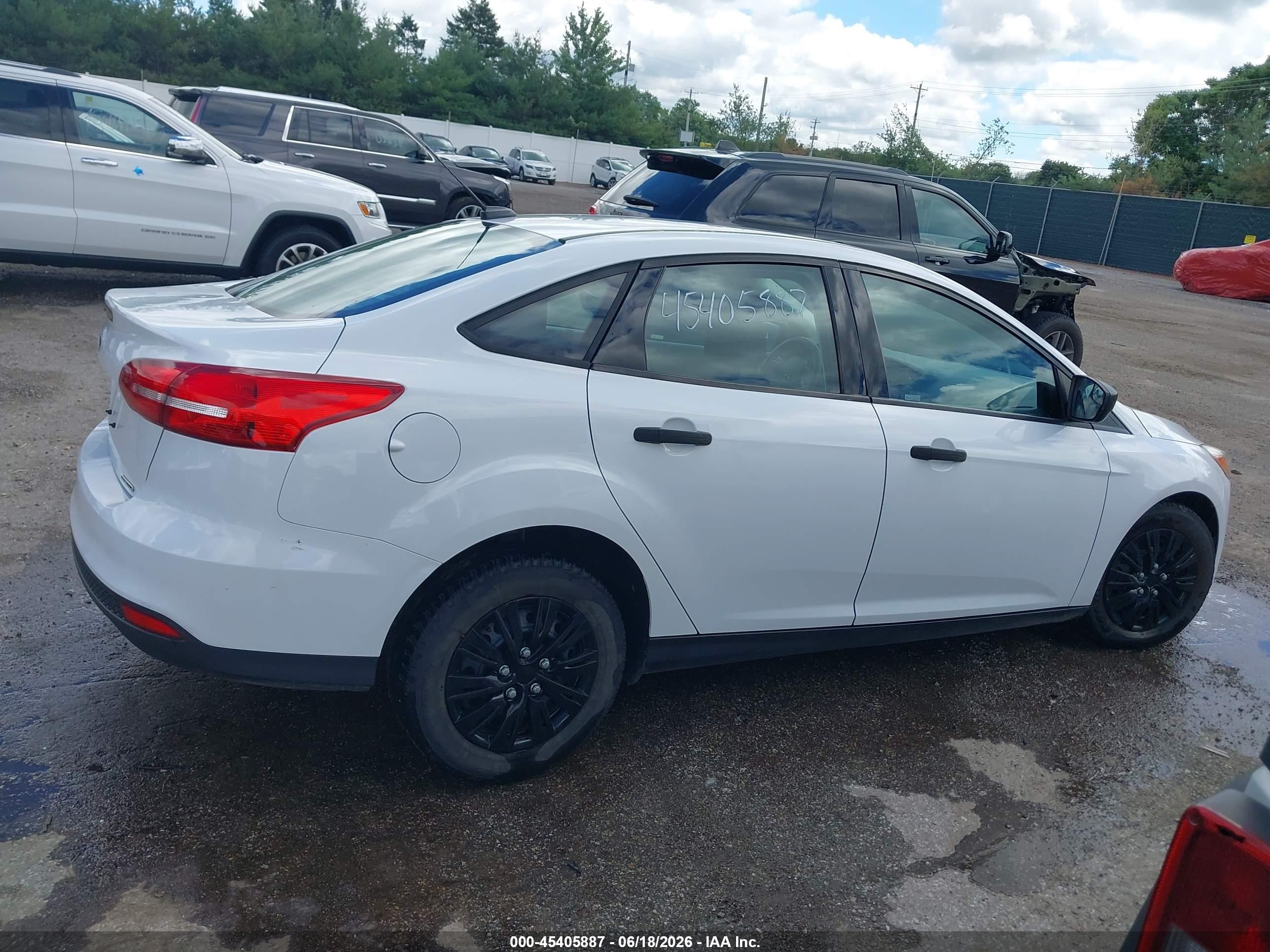 2015 Ford Focus S White vin: 1FADP3E29FL323095