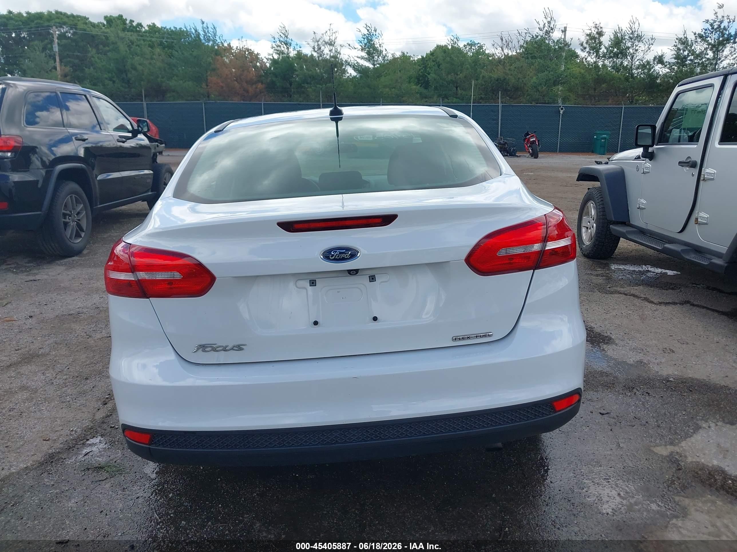 2015 Ford Focus S White vin: 1FADP3E29FL323095