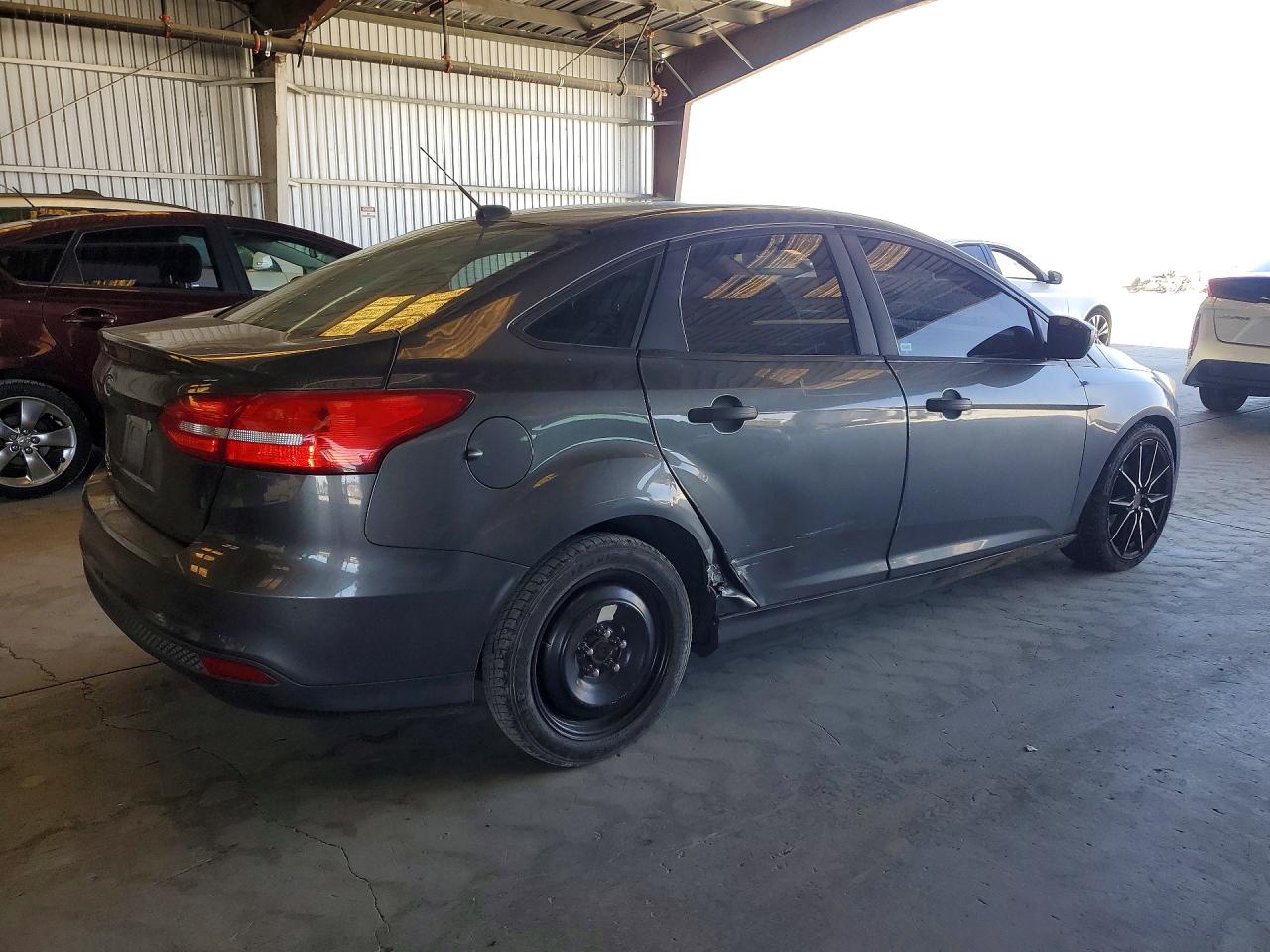 2015 Ford Focus S Gray vin: 1FADP3E29FL342083
