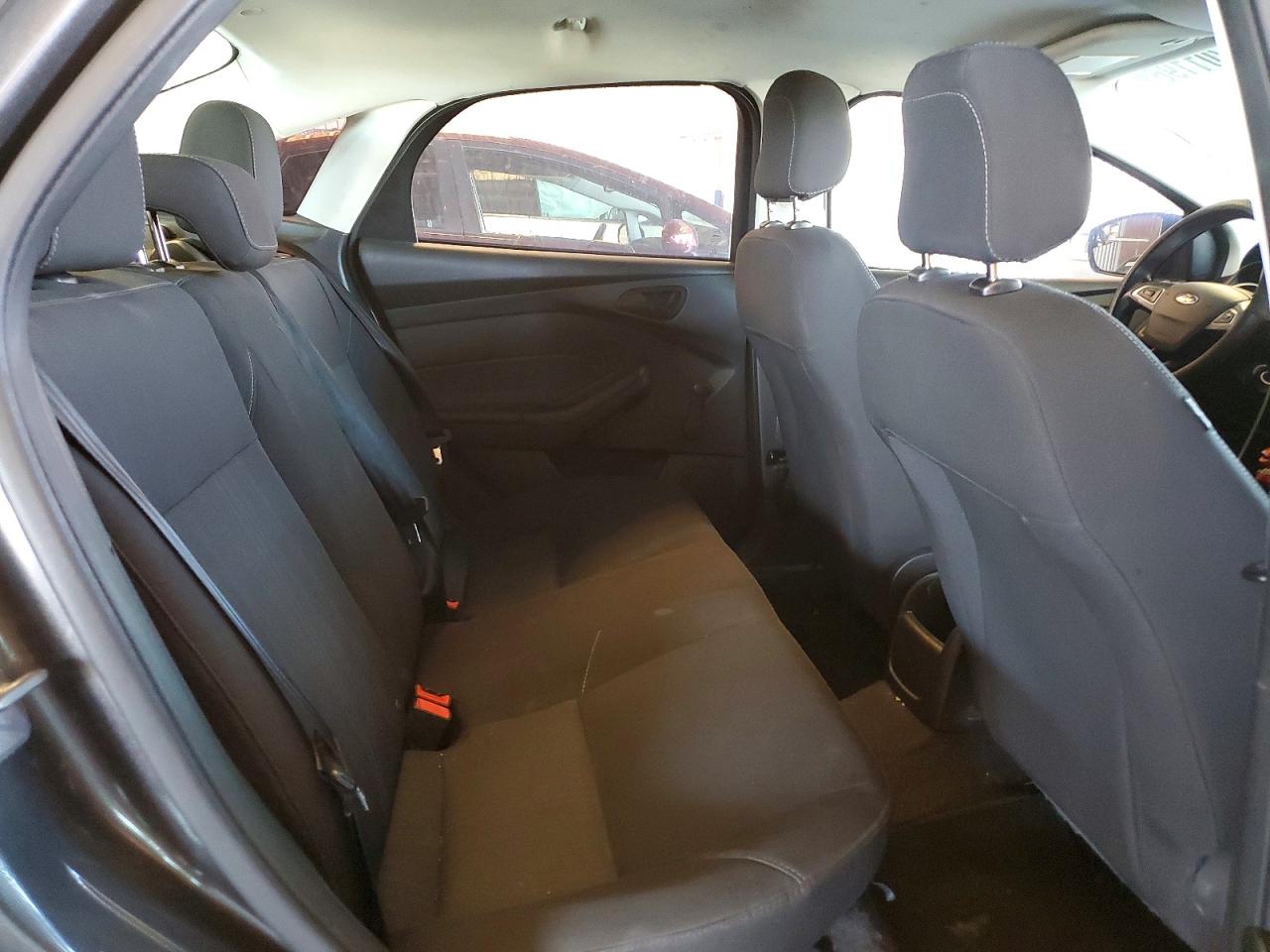 2015 Ford Focus S Gray vin: 1FADP3E29FL342083