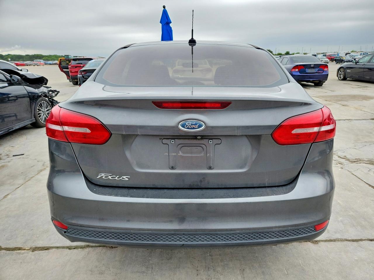 2018 Ford Focus S Gray vin: 1FADP3E29JL244115