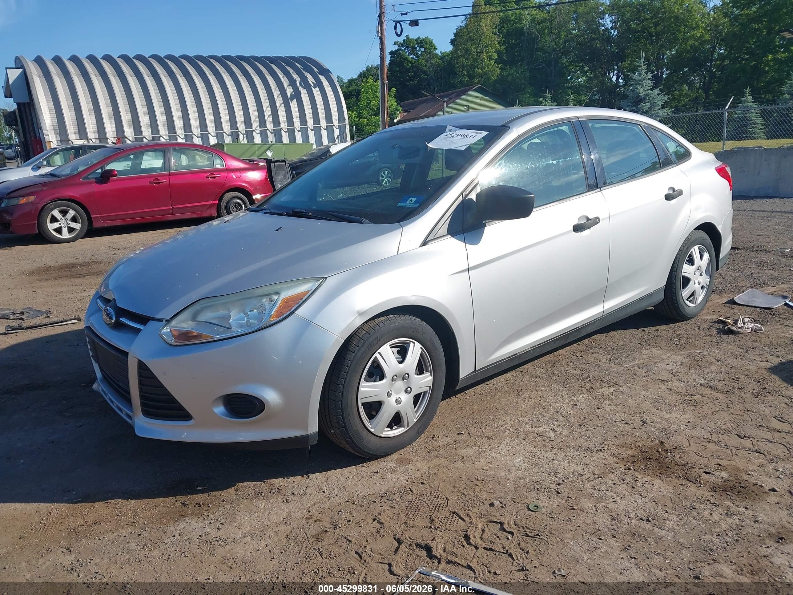 2013 Ford Focus S Silver vin: 1FADP3E2XDL294042