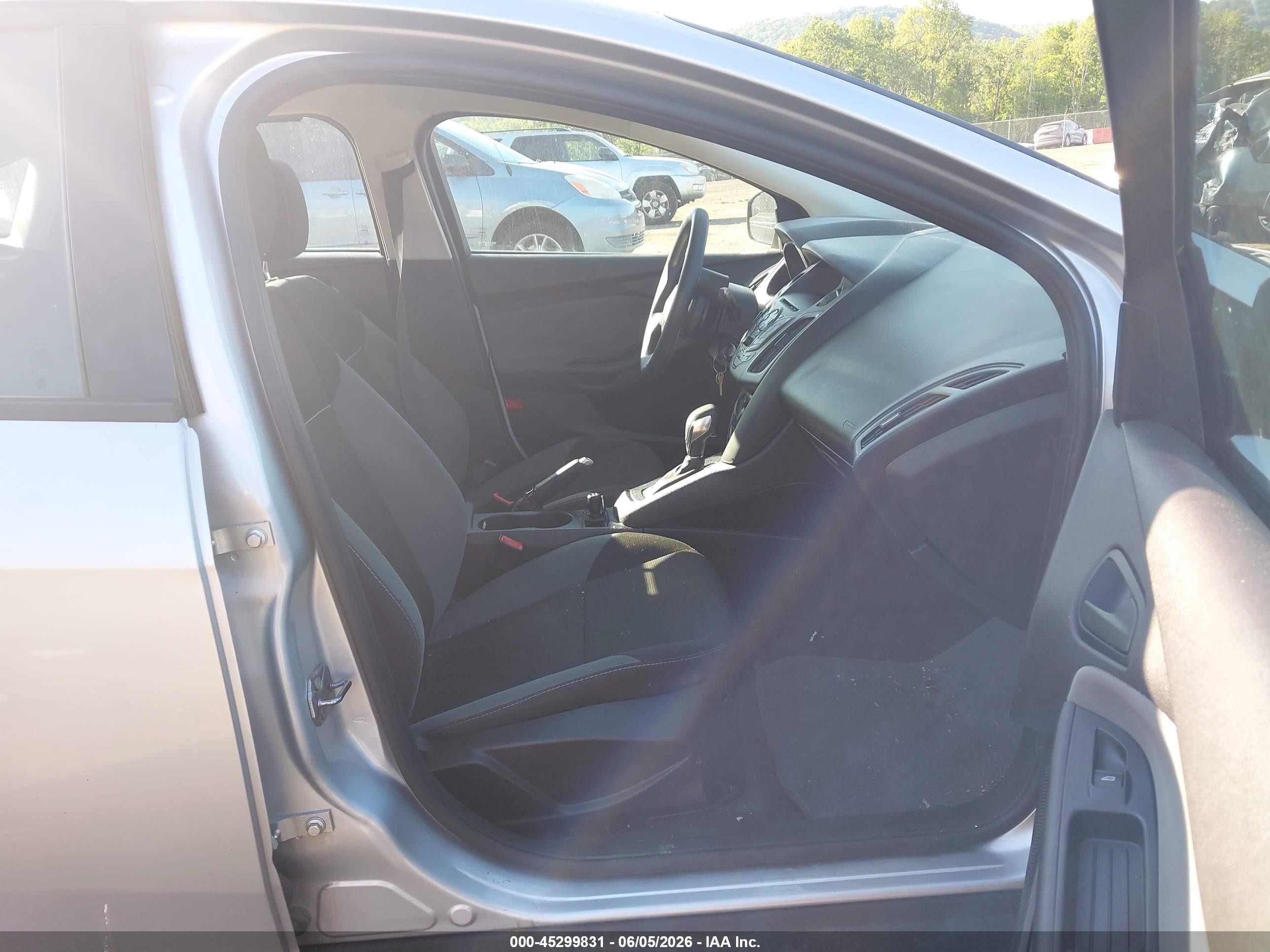 2013 Ford Focus S Silver vin: 1FADP3E2XDL294042
