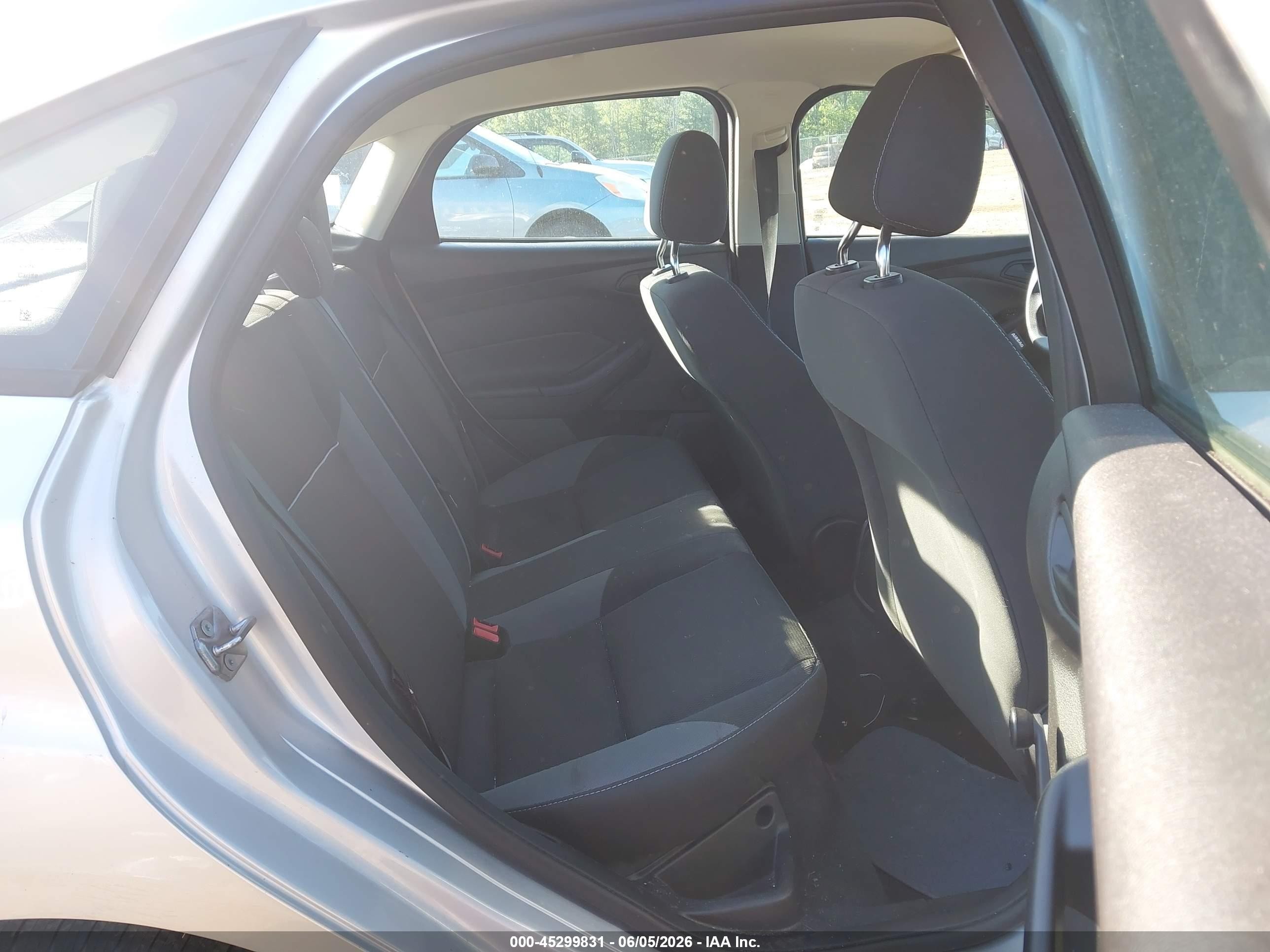 2013 Ford Focus S Silver vin: 1FADP3E2XDL294042
