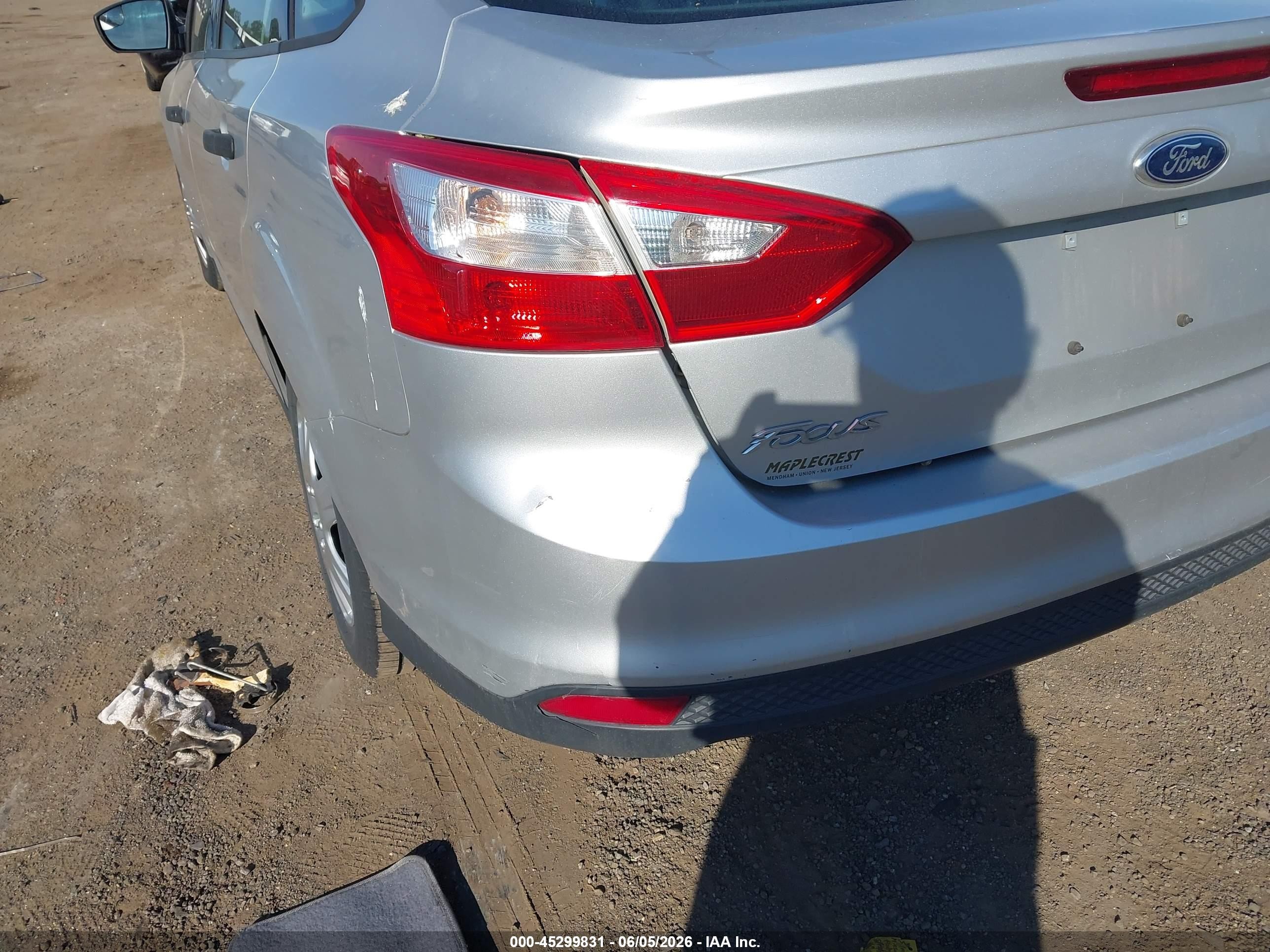 2013 Ford Focus S Silver vin: 1FADP3E2XDL294042