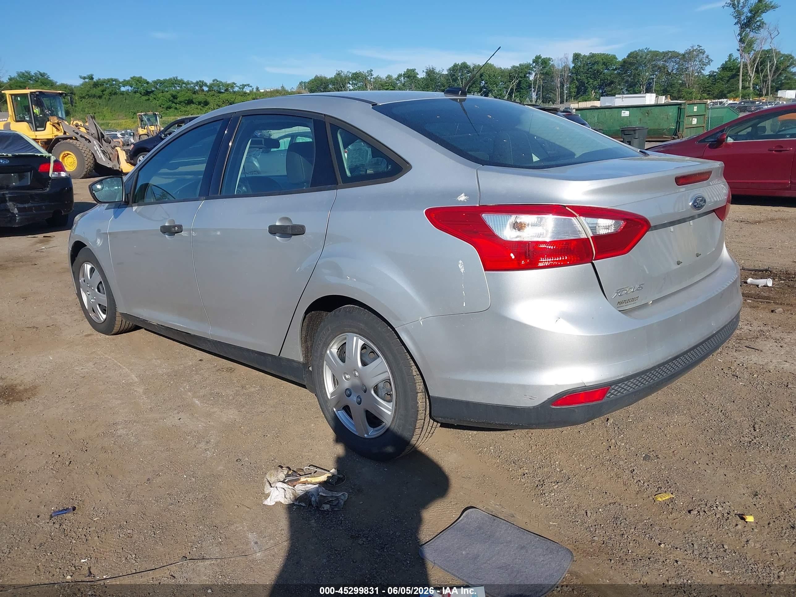 2013 Ford Focus S Silver vin: 1FADP3E2XDL294042