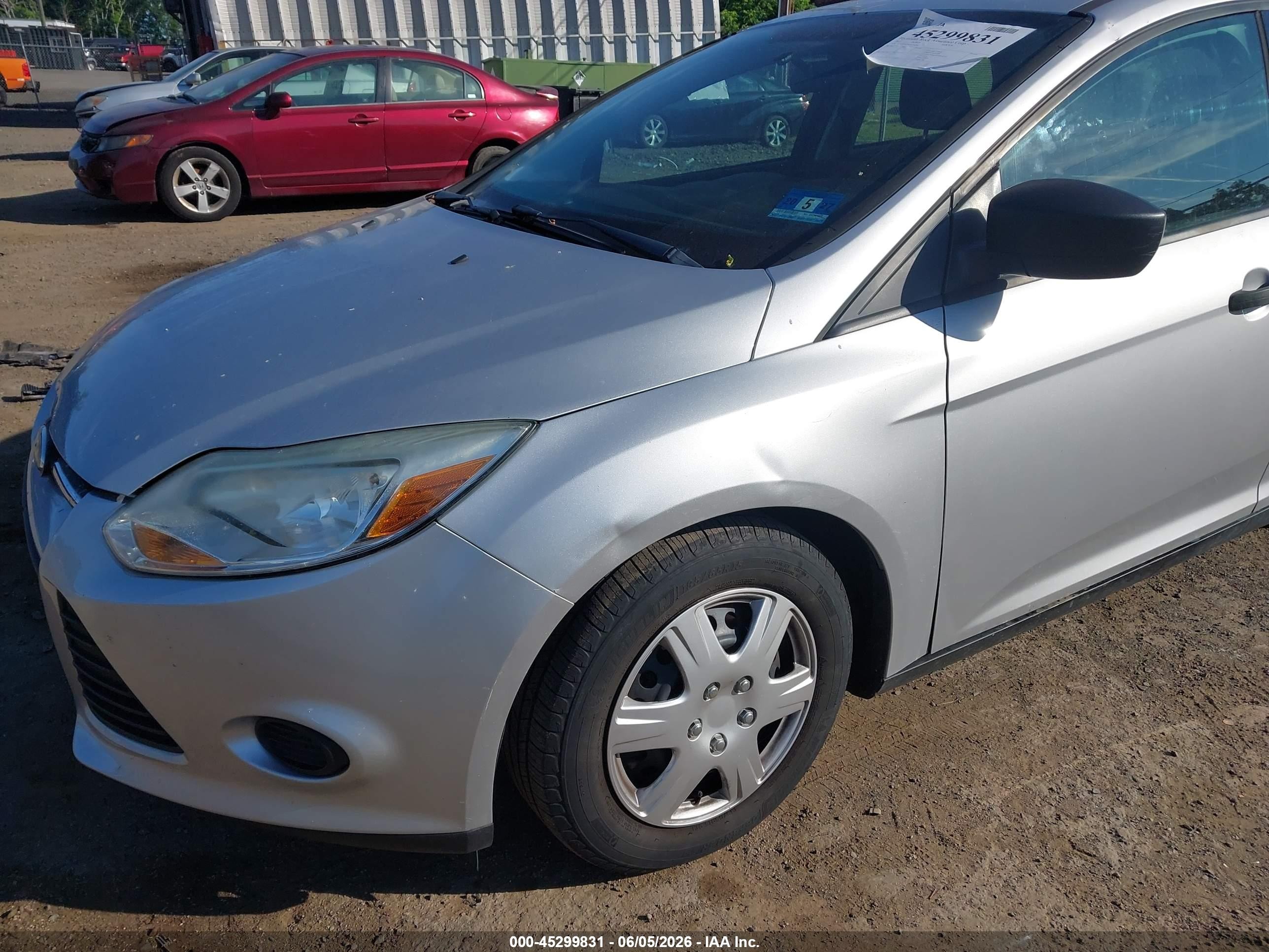 2013 Ford Focus S Silver vin: 1FADP3E2XDL294042