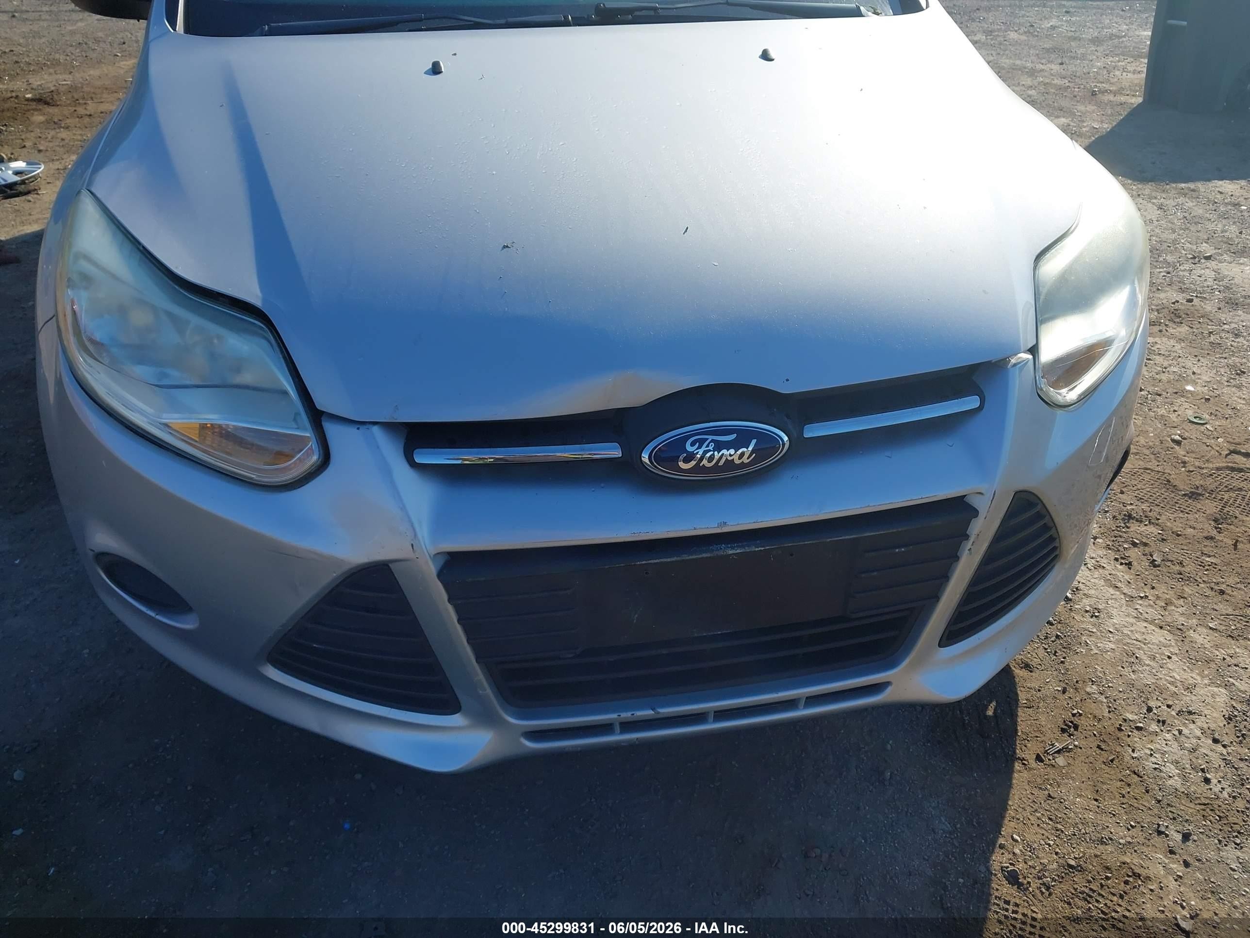 2013 Ford Focus S Silver vin: 1FADP3E2XDL294042
