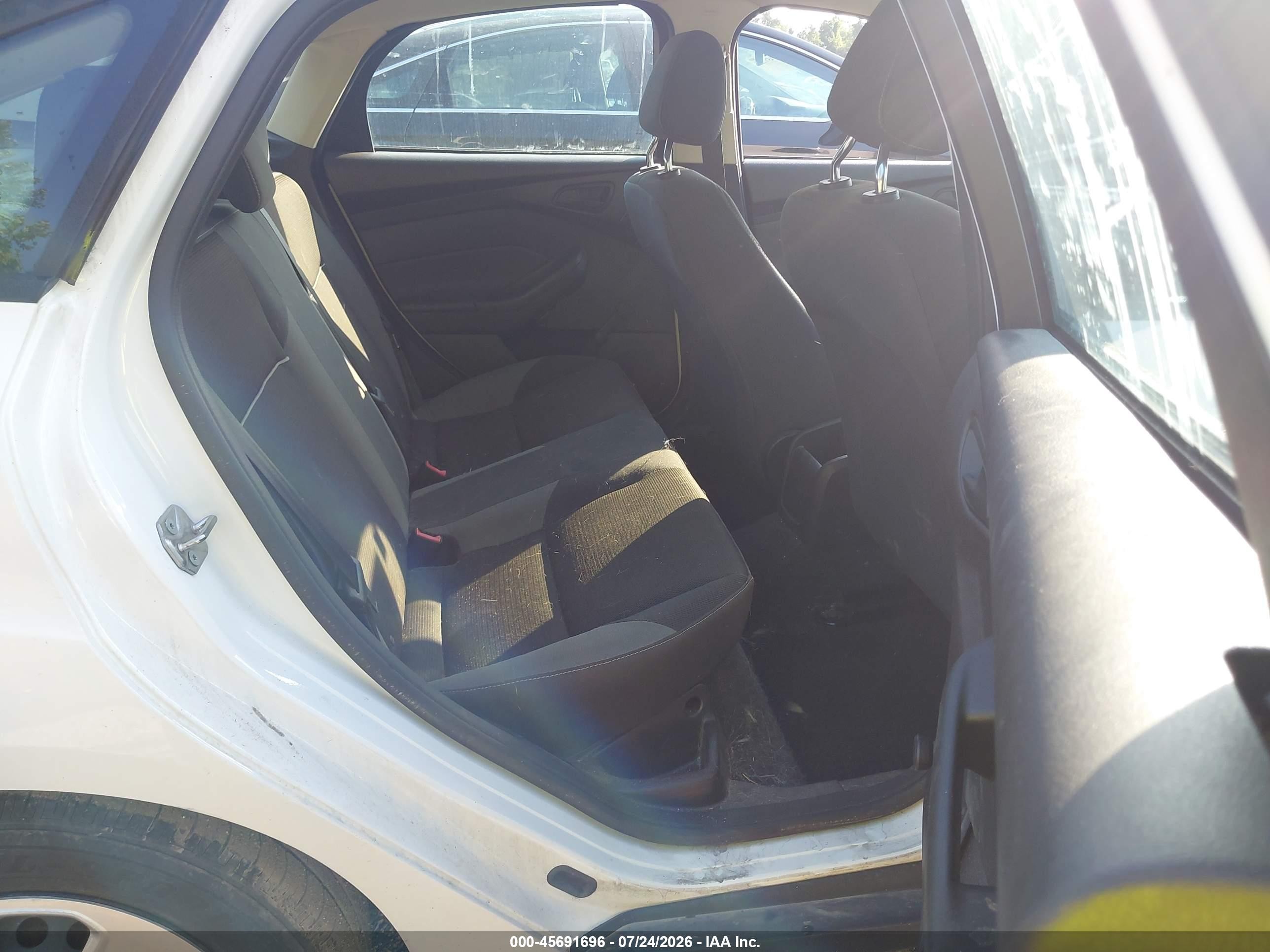 2014 Ford Focus S White vin: 1FADP3E2XEL417422