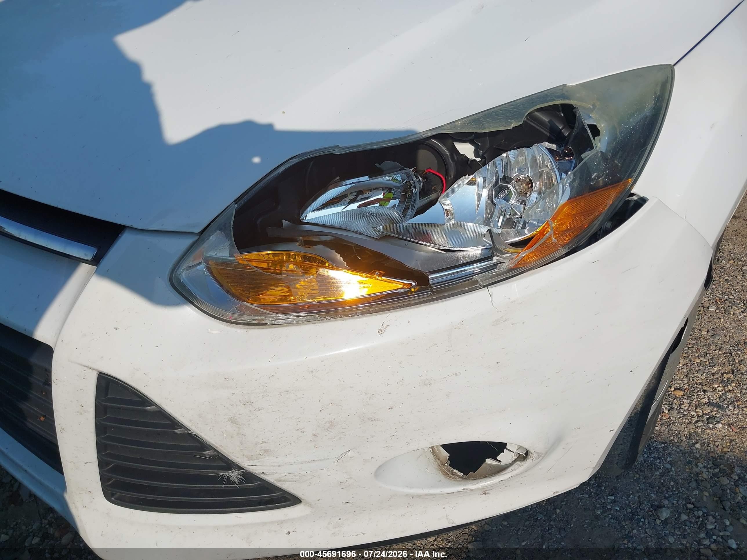 2014 Ford Focus S White vin: 1FADP3E2XEL417422