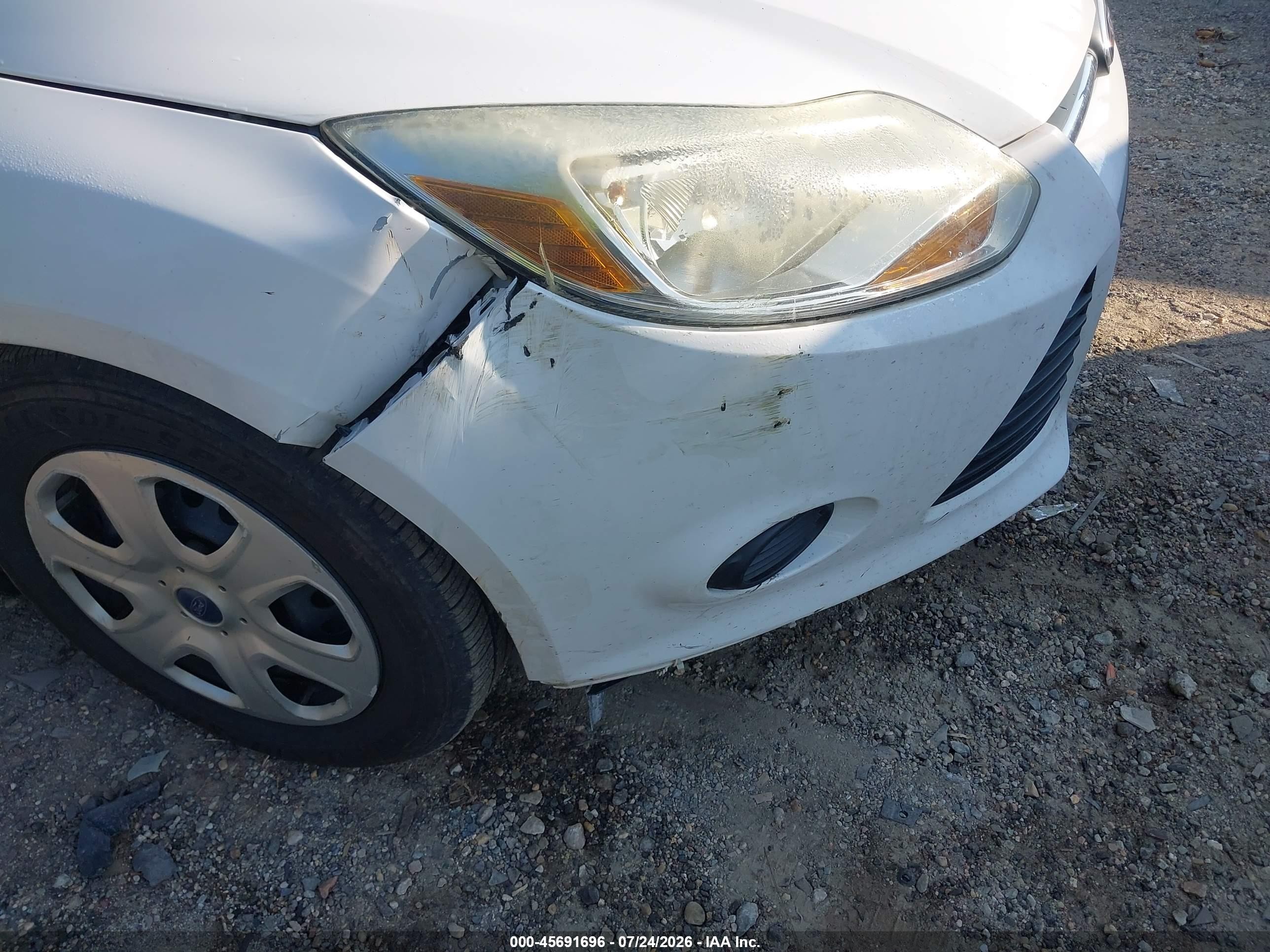 2014 Ford Focus S White vin: 1FADP3E2XEL417422
