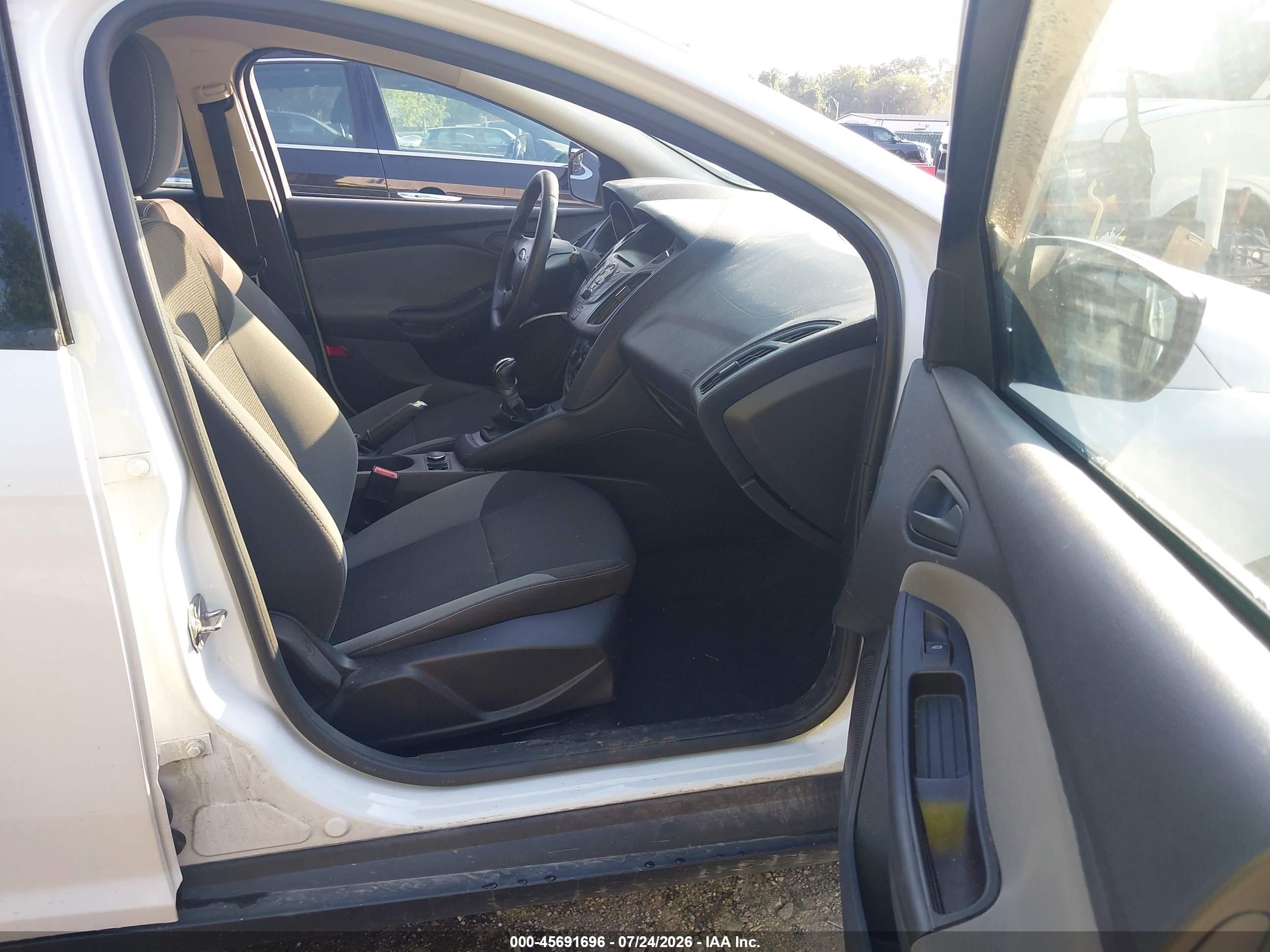 2014 Ford Focus S White vin: 1FADP3E2XEL417422