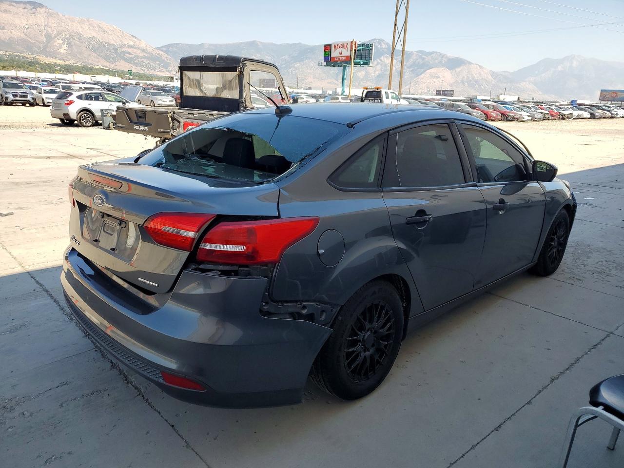 2015 Ford Focus S Gray vin: 1FADP3E2XFL255275