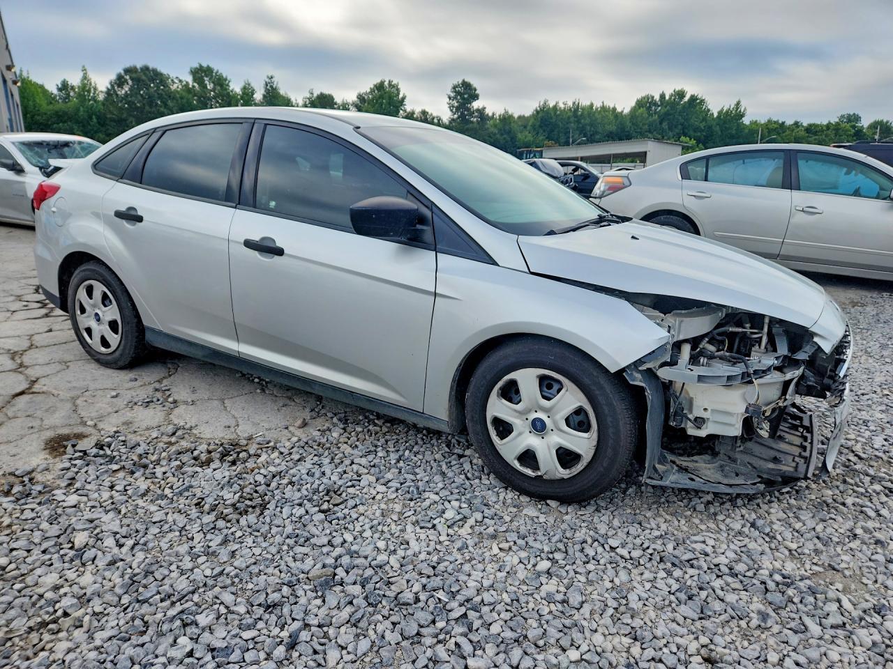 2015 Ford Focus S White vin: 1FADP3E2XFL298238
