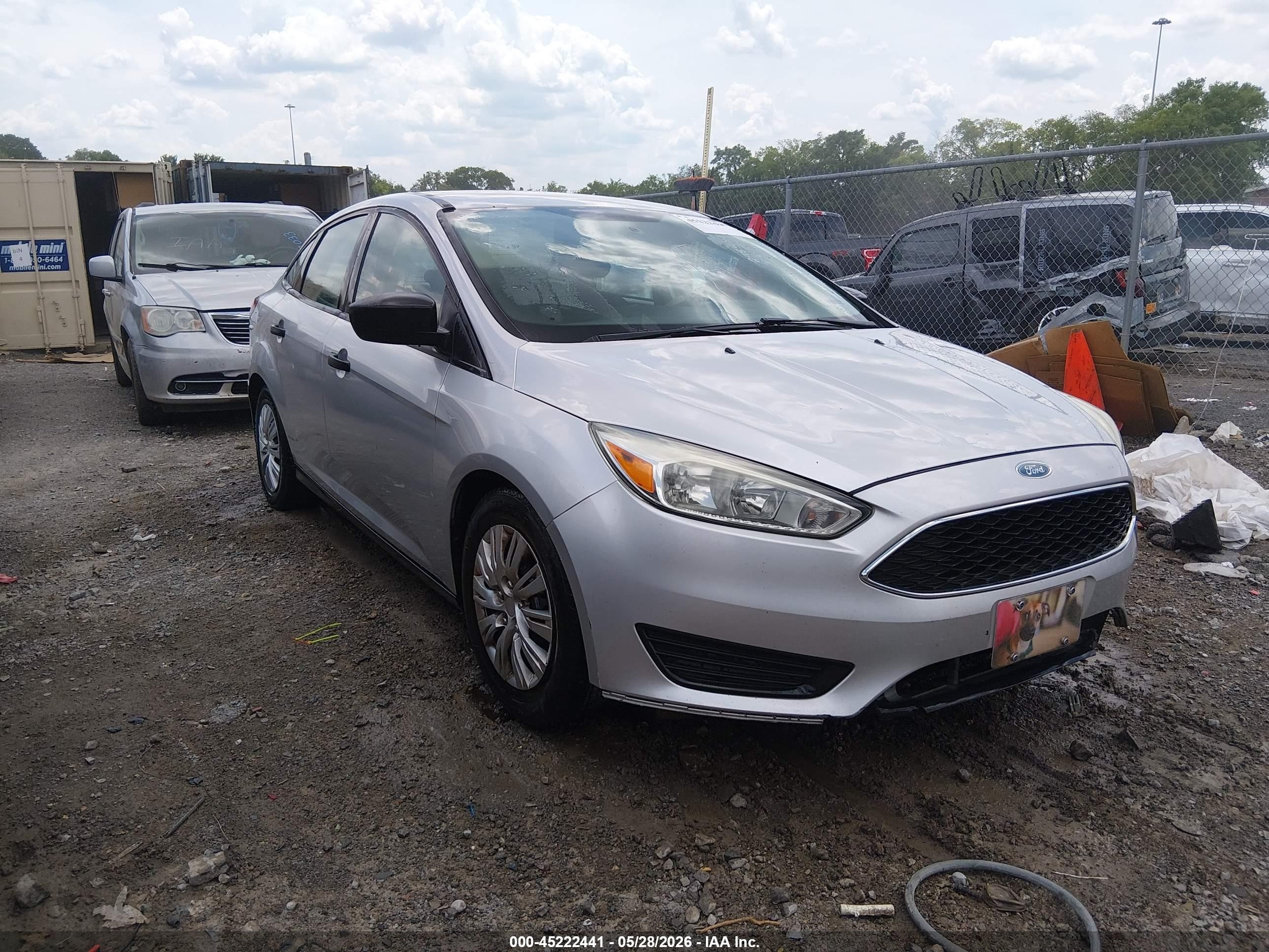 2015 Ford Focus S Gray vin: 1FADP3E2XFL298451