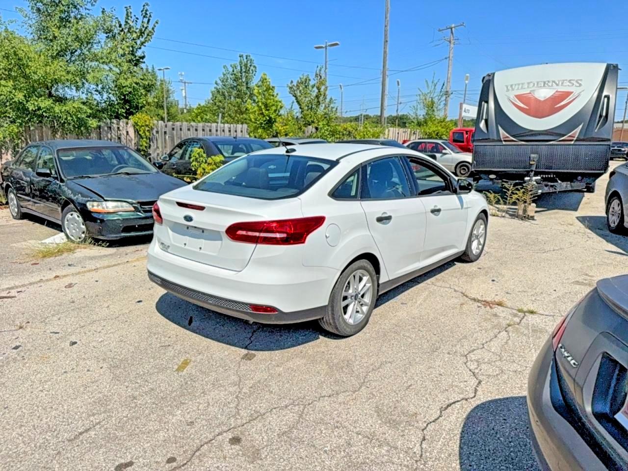 2015 Ford Focus S White vin: 1FADP3E2XFL311926