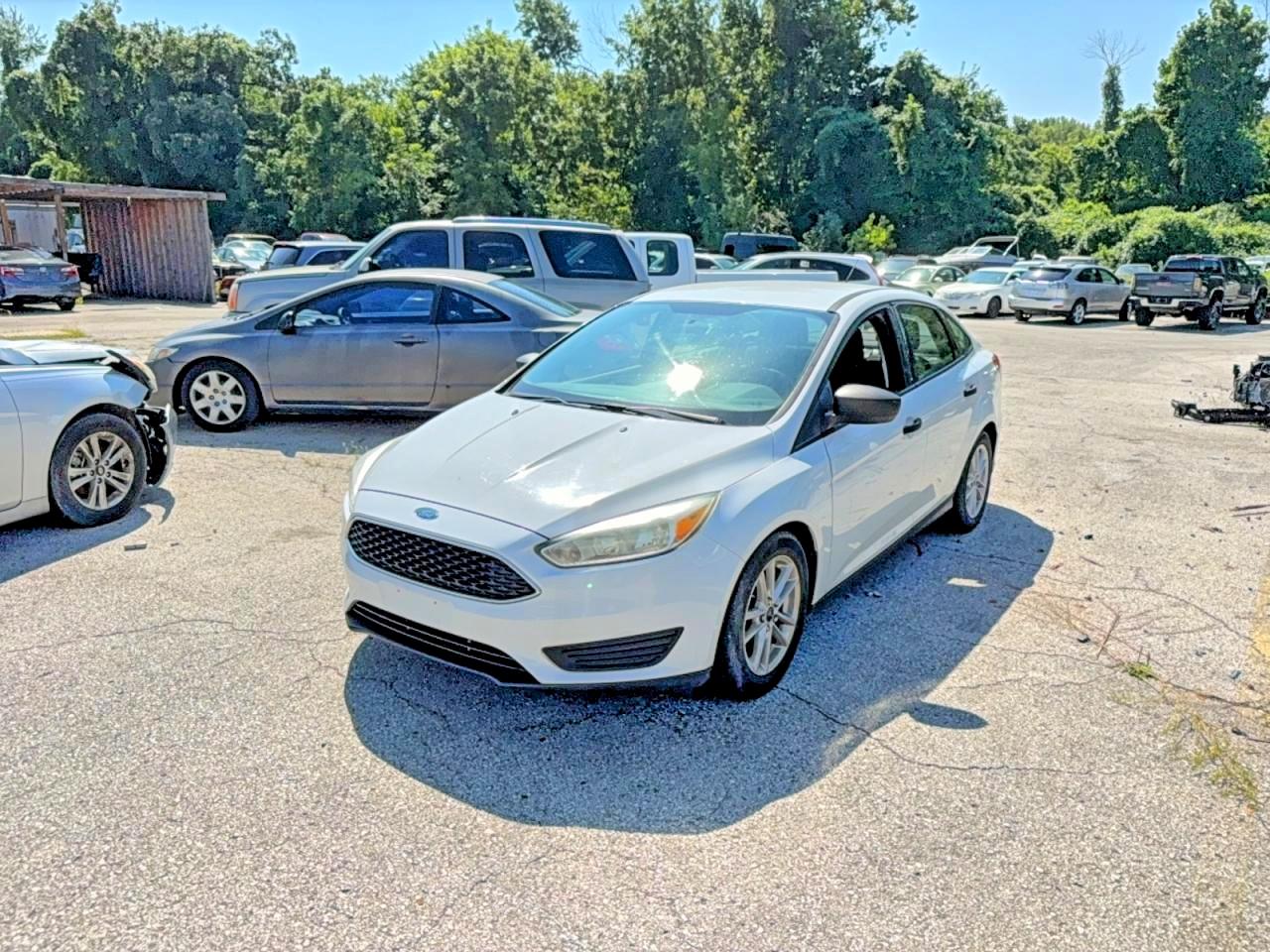 2015 Ford Focus S White vin: 1FADP3E2XFL311926