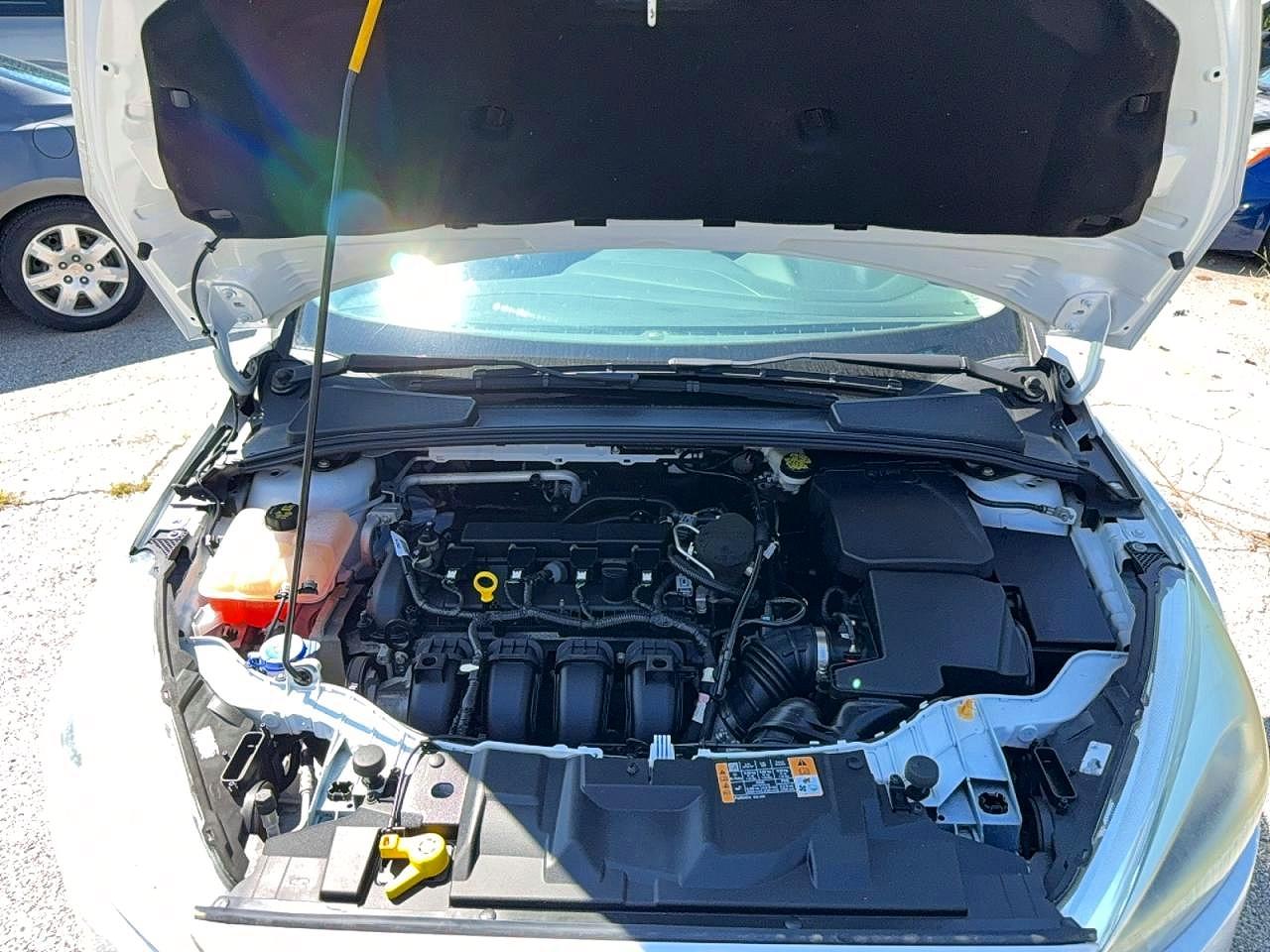 2015 Ford Focus S White vin: 1FADP3E2XFL311926
