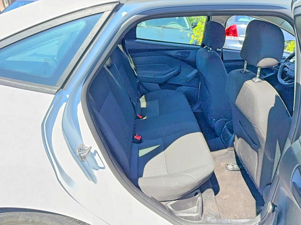 2015 Ford Focus S White vin: 1FADP3E2XFL311926