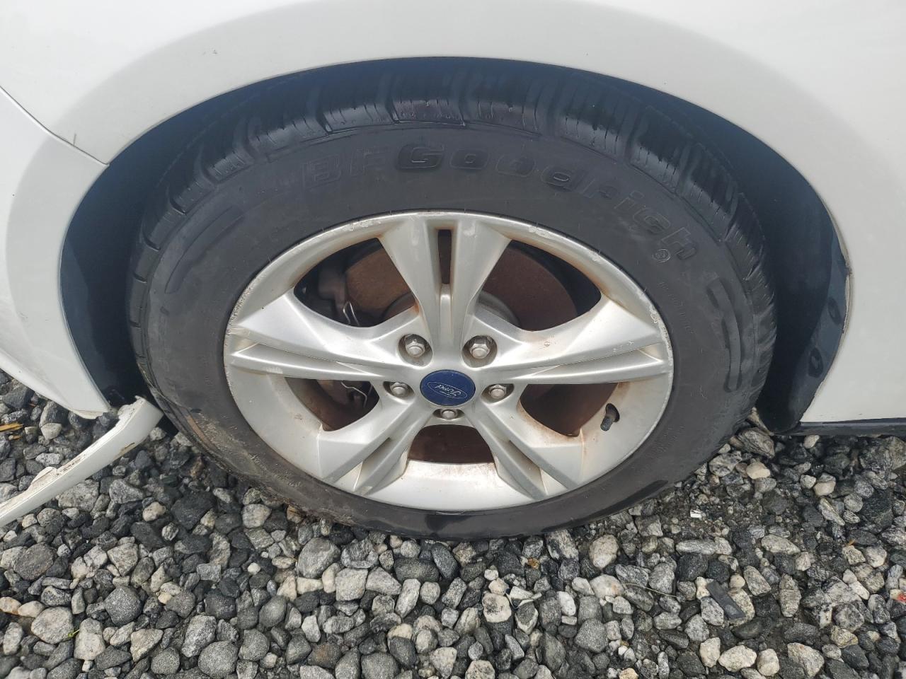2013 Ford Focus Se White vin: 1FADP3F20DL198239 Damage: Left Front Wheel, Curb Rash, > 12 Inches