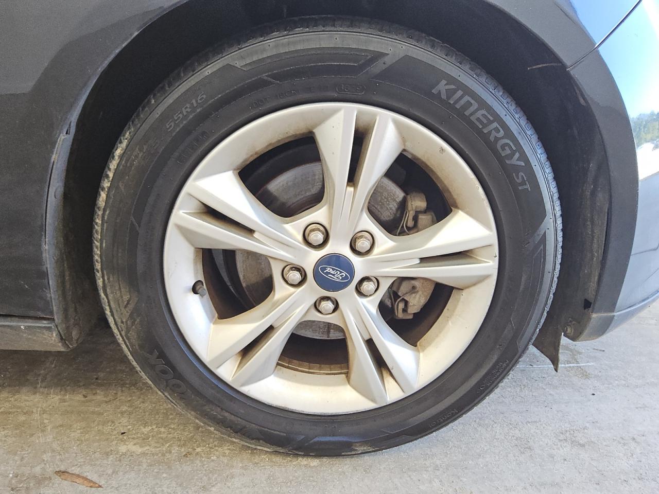 2013 Ford Focus Se Black vin: 1FADP3F20DL198631 Damage: Right Front Tire, Worn, Replacement Required