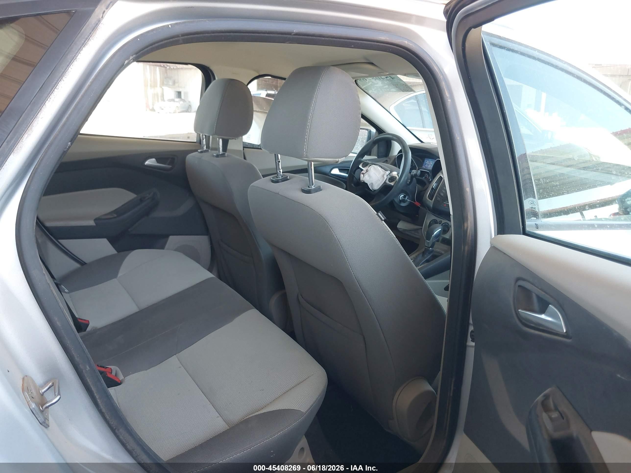 2014 Ford Focus Se Silver vin: 1FADP3F20EL111697