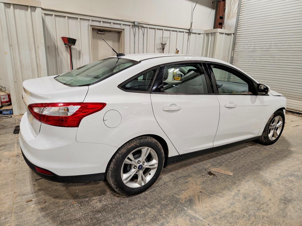 2014 Ford Focus Se Белый vin: 1FADP3F20EL119525