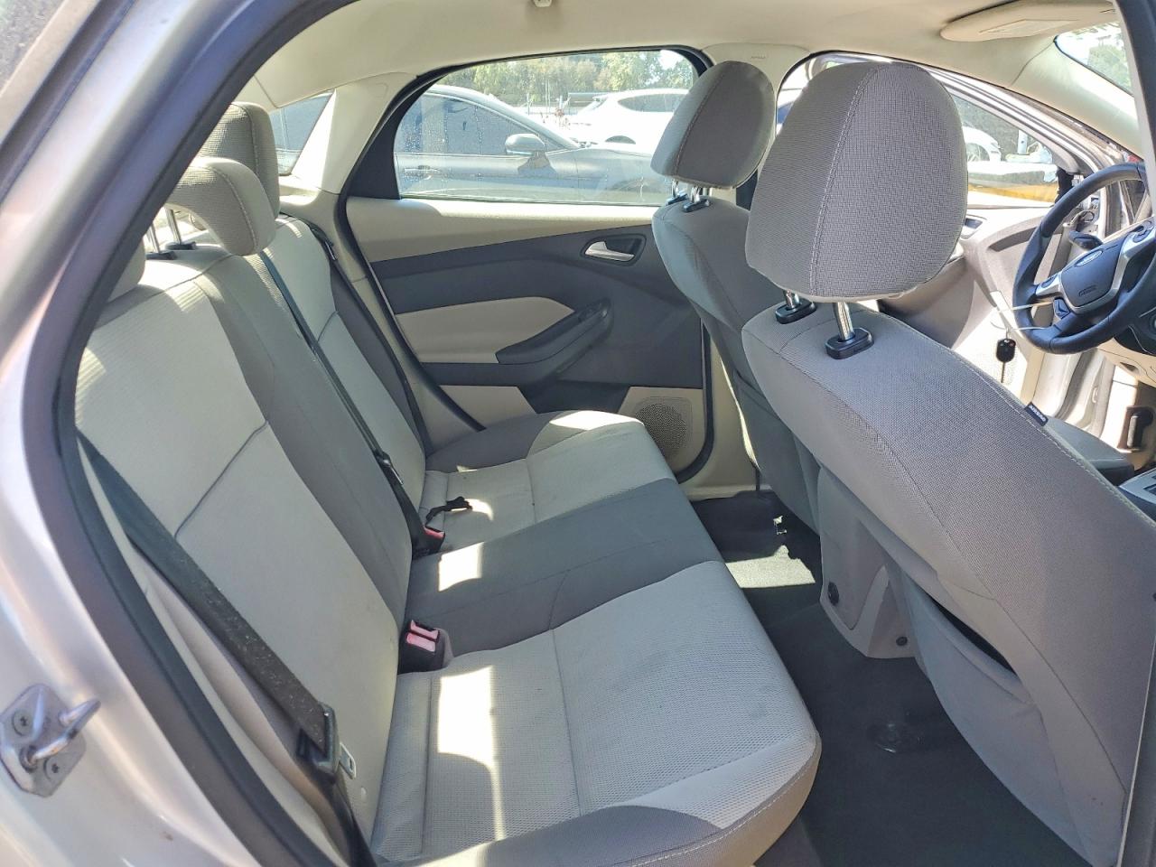 2014 Ford Focus Se Silver vin: 1FADP3F20EL124322