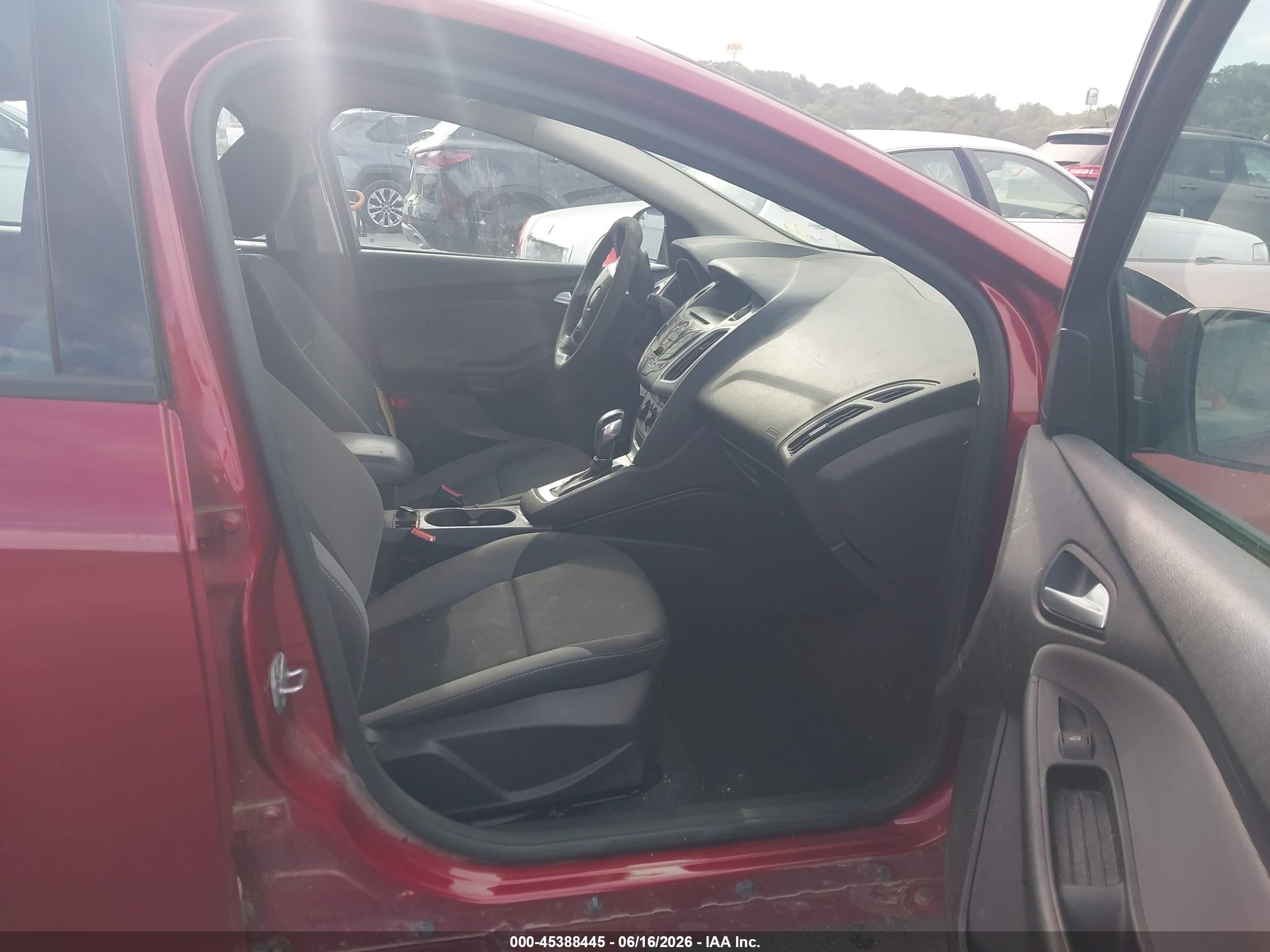 2014 Ford Focus Se Красный vin: 1FADP3F20EL181278