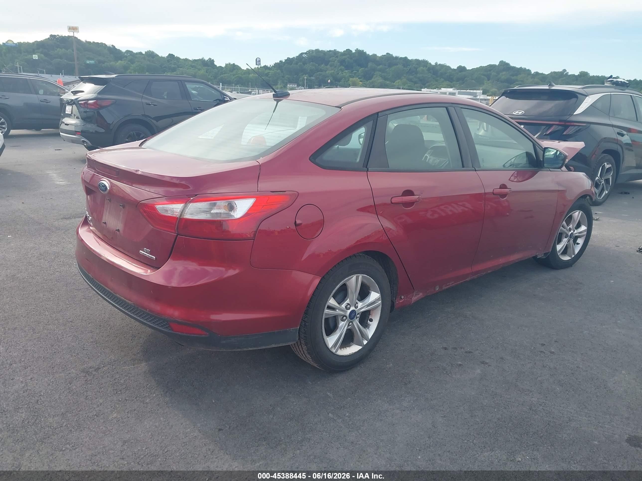 2014 Ford Focus Se Красный vin: 1FADP3F20EL181278