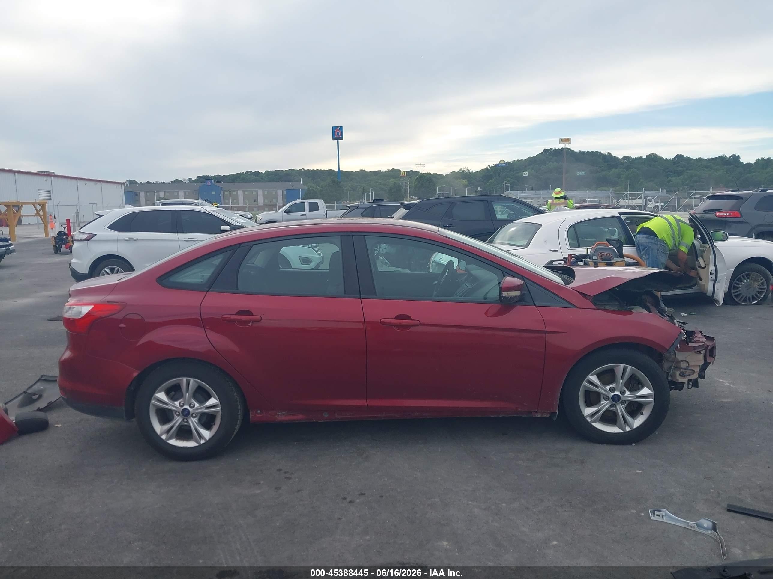 2014 Ford Focus Se Красный vin: 1FADP3F20EL181278
