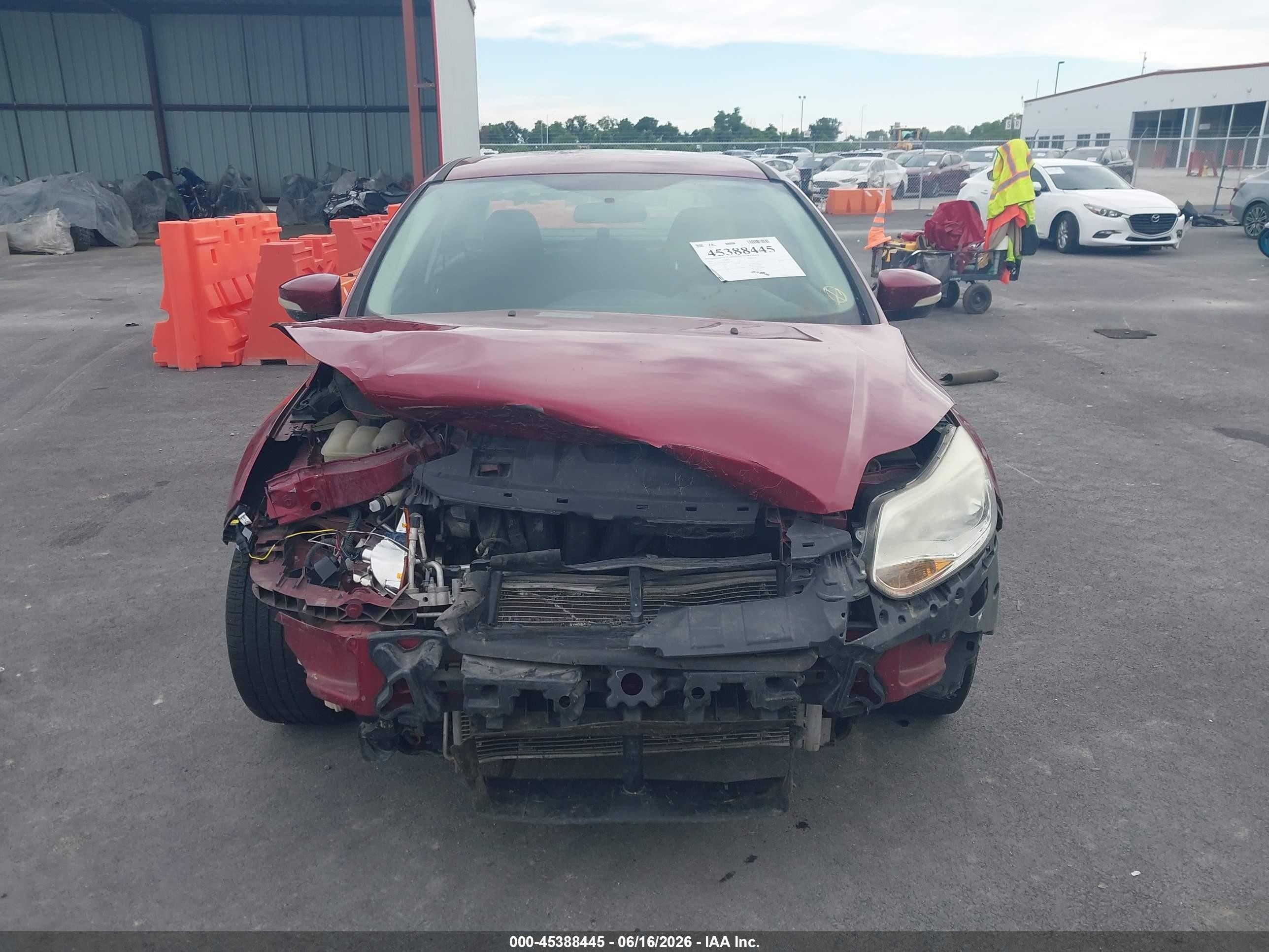 2014 Ford Focus Se Красный vin: 1FADP3F20EL181278