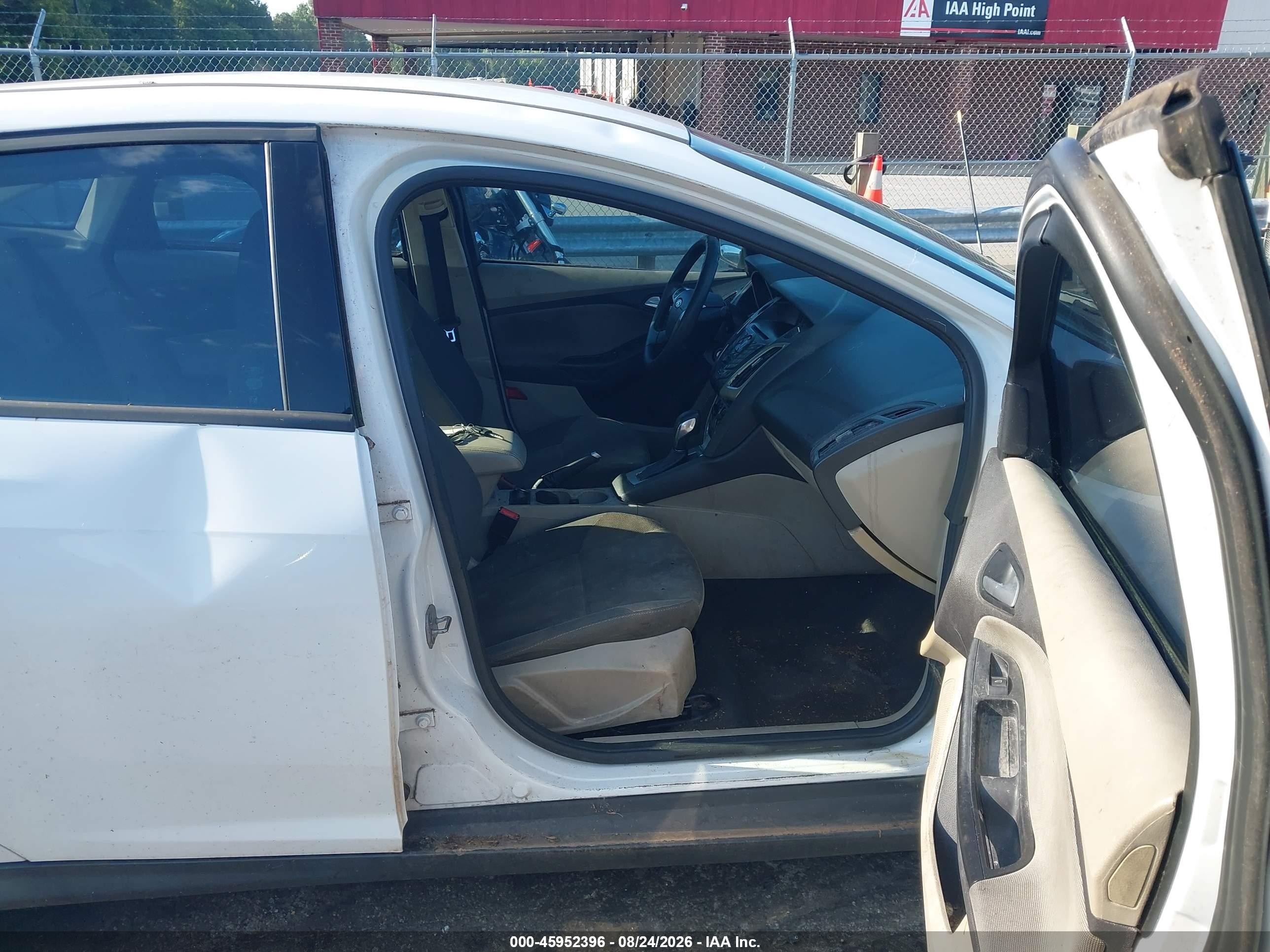 2014 Ford Focus Se Белый vin: 1FADP3F20EL203148