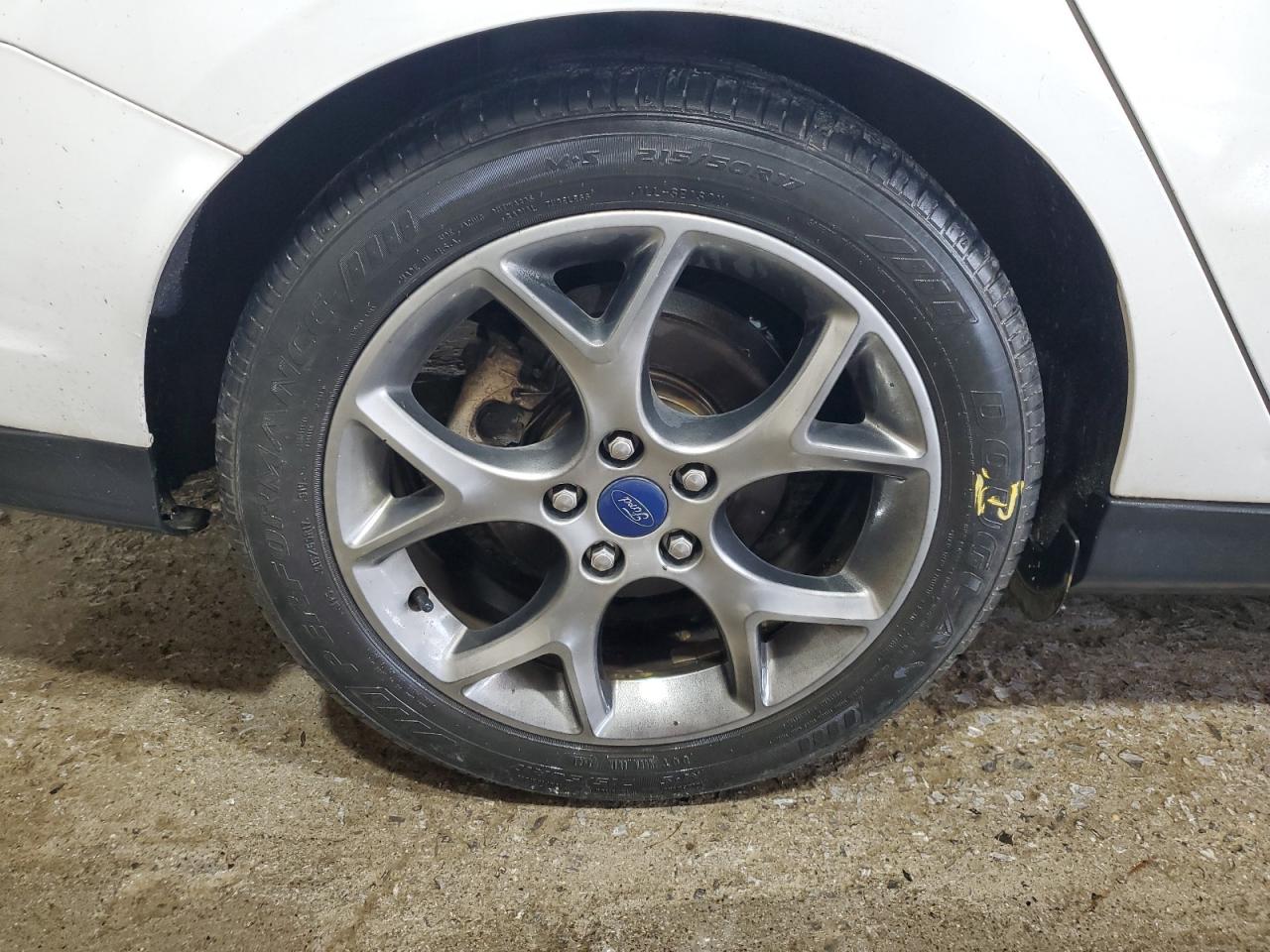 2014 Ford Focus Se White vin: 1FADP3F20EL234027 Damage: Right Rear Tire, Worn, Replacement Required