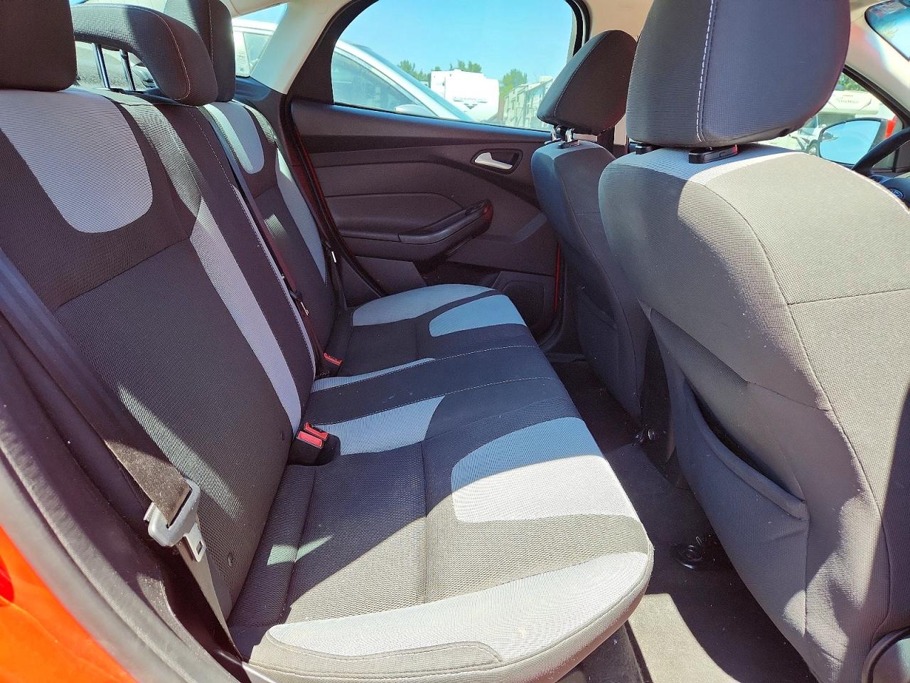 2014 Ford Focus Se Red vin: 1FADP3F20EL235596