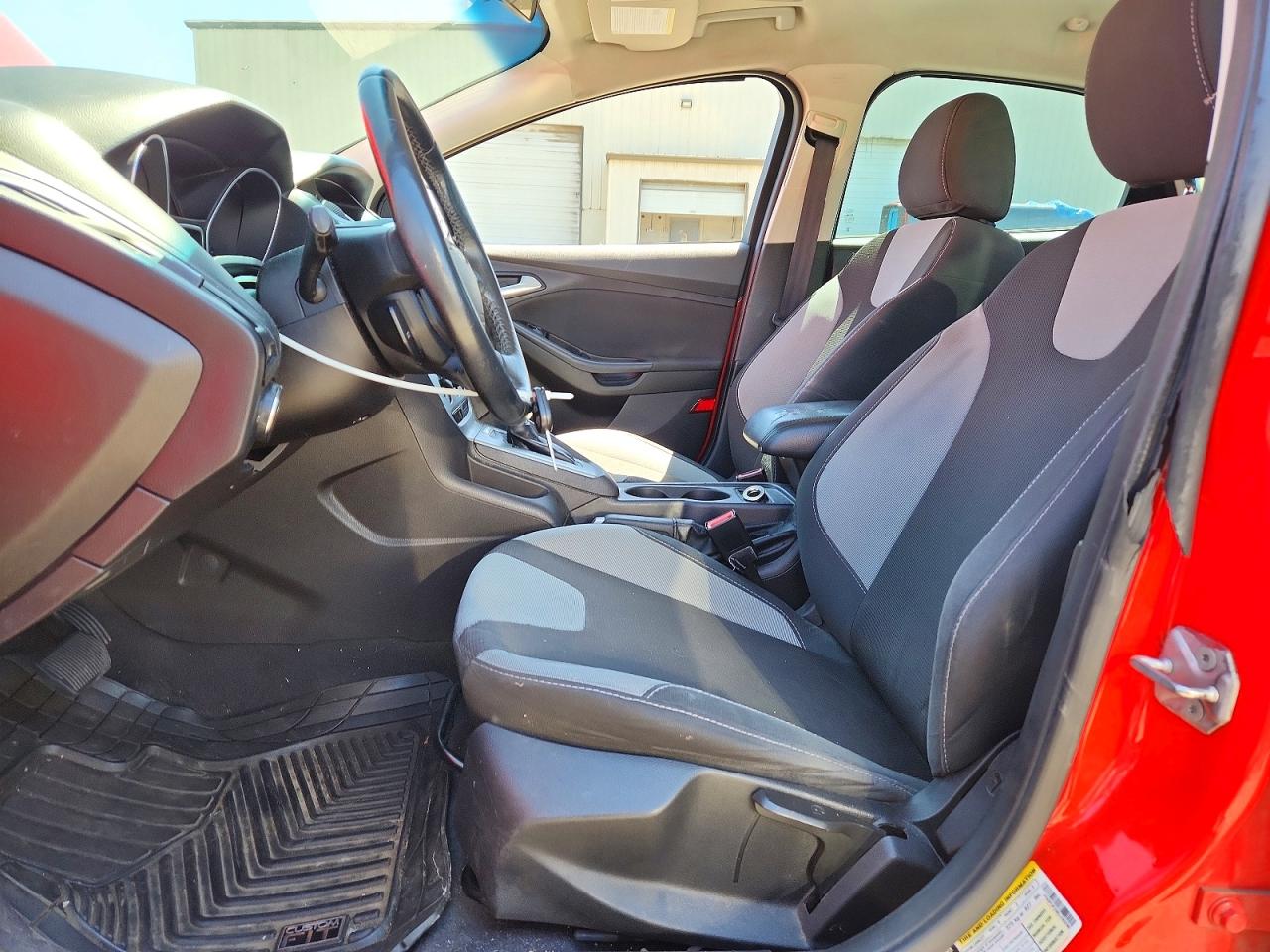 2014 Ford Focus Se Red vin: 1FADP3F20EL235596