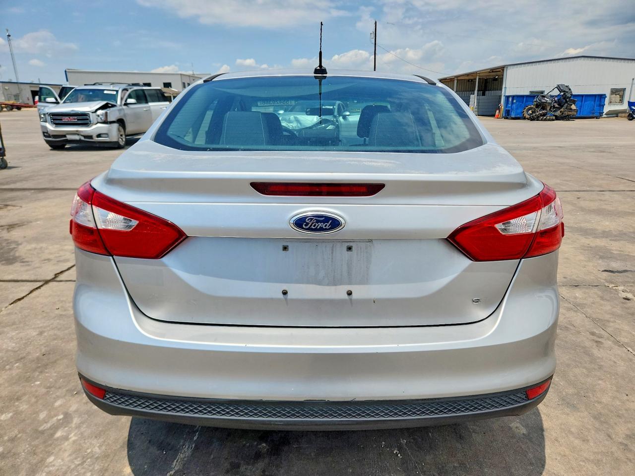 2014 Ford Focus Silver vin: 1FADP3F20EL265570