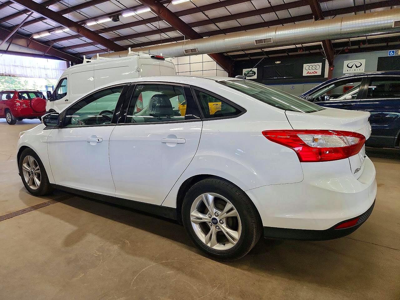 2014 Ford Focus Se White vin: 1FADP3F20EL274284
