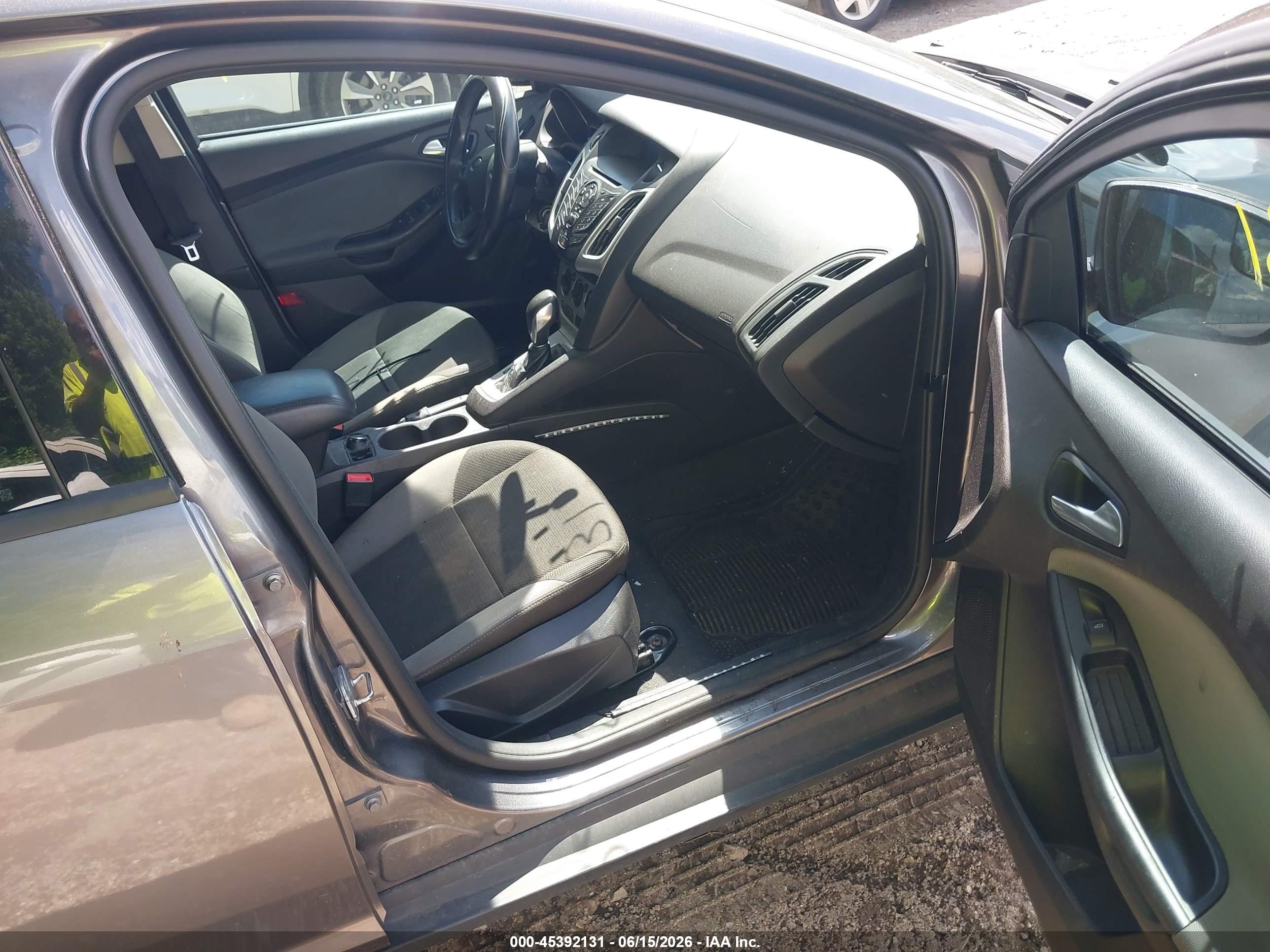 2014 Ford Focus Se Gray vin: 1FADP3F20EL280912