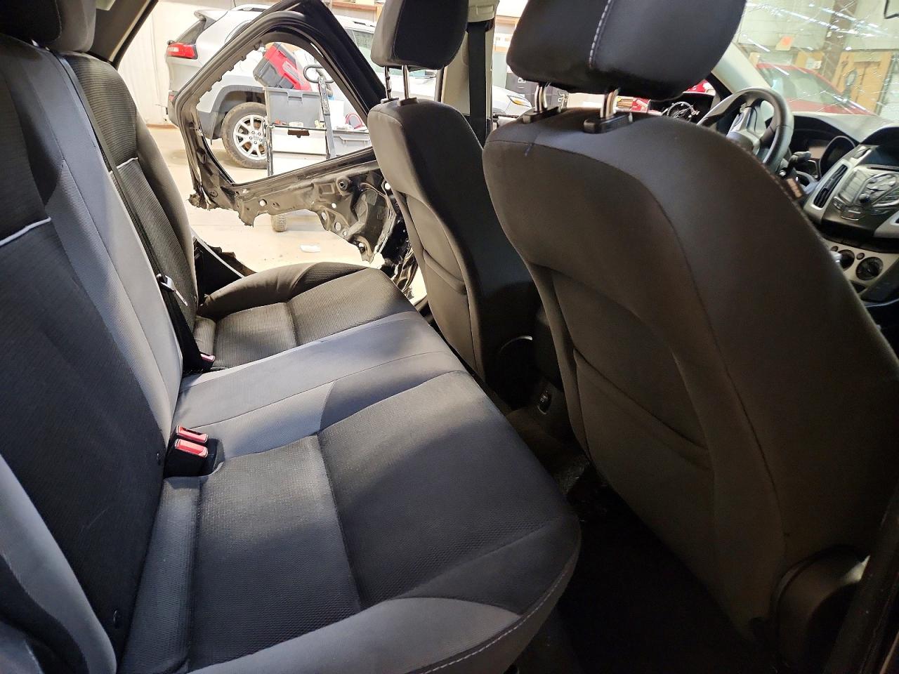 2014 Ford Focus Se Черный vin: 1FADP3F20EL315030
